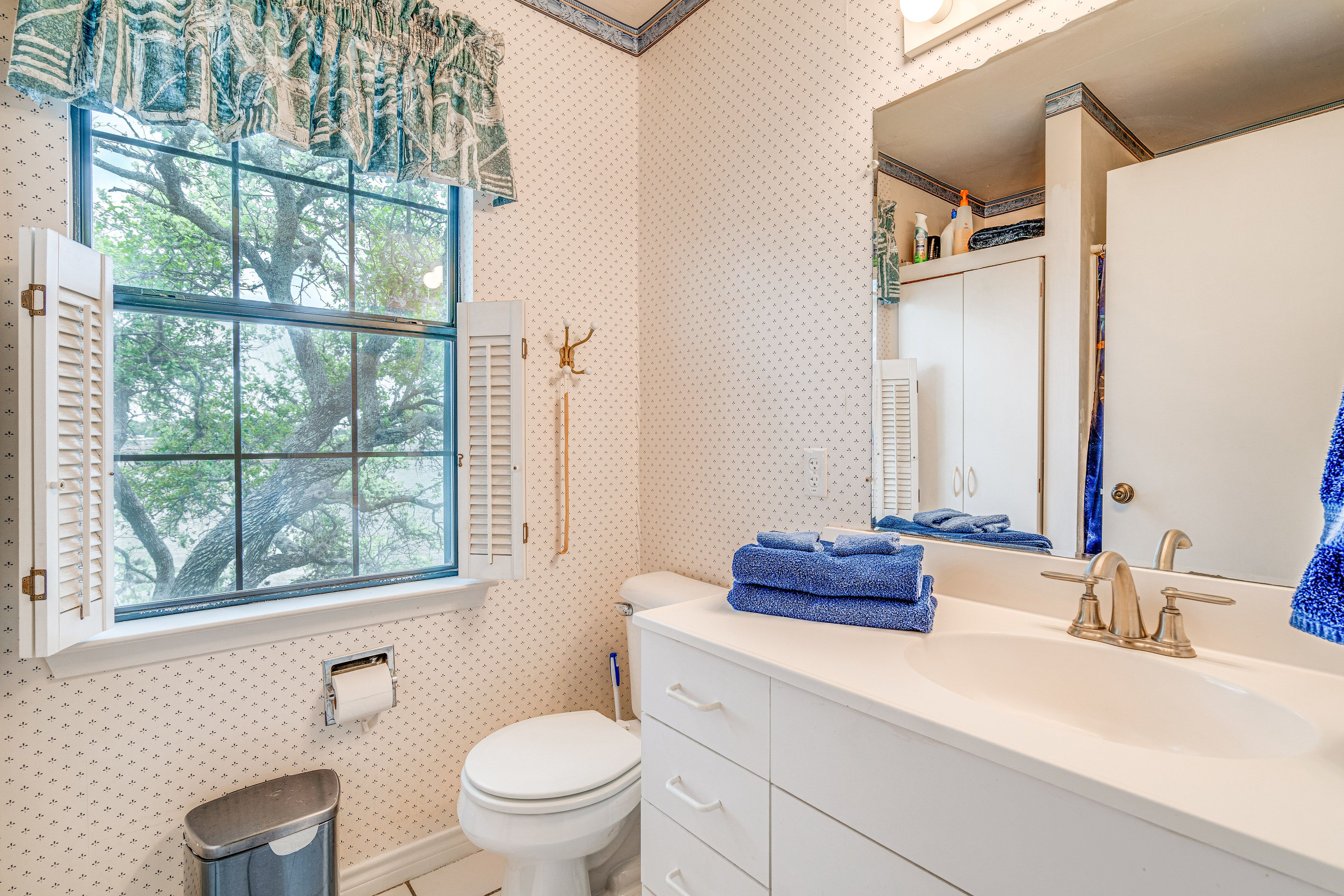 Full Bath | Towels | Hair Dryer