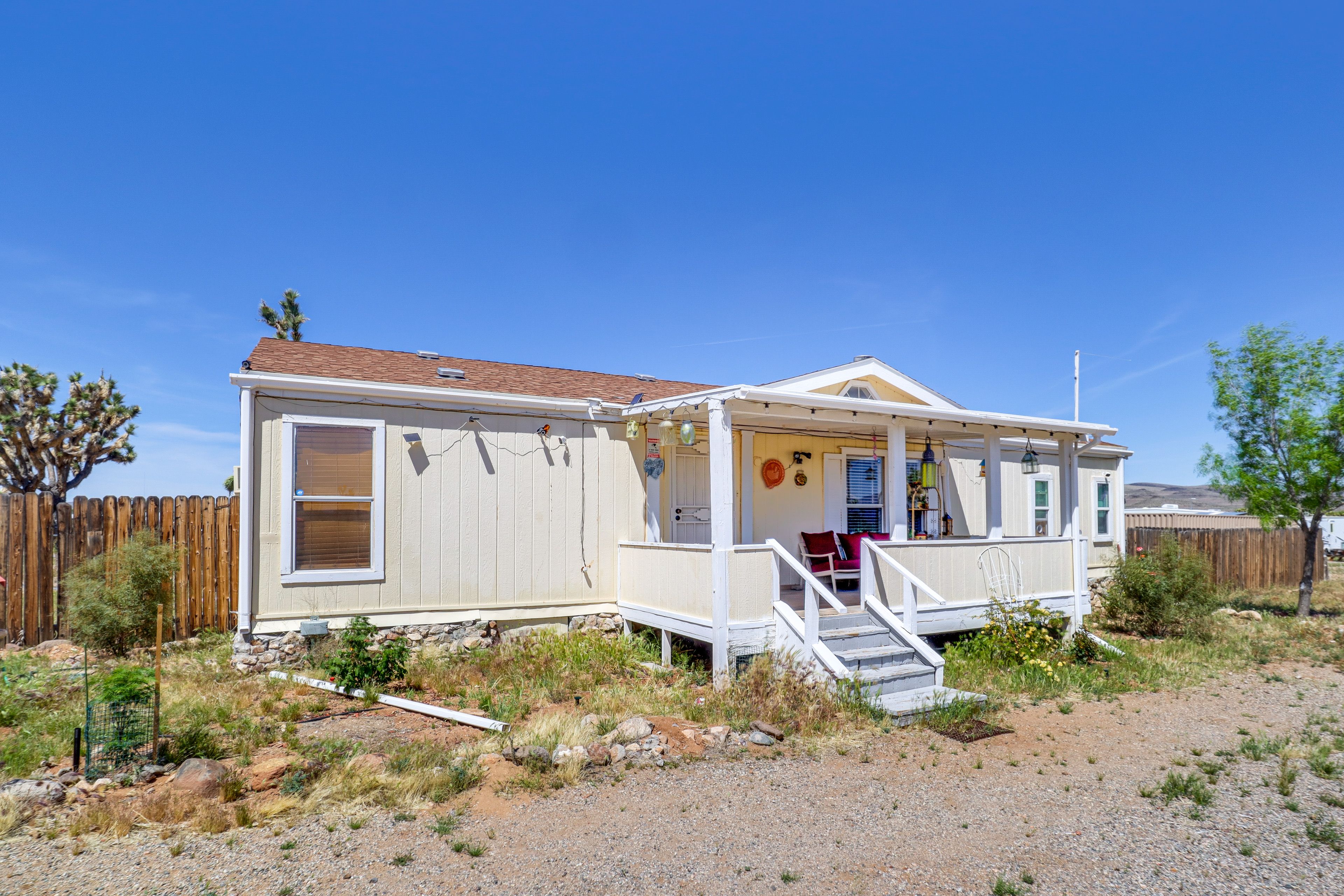 Furnished Porch | Mountain Views | 16 Mi to Joshua Tree Forest Preserve