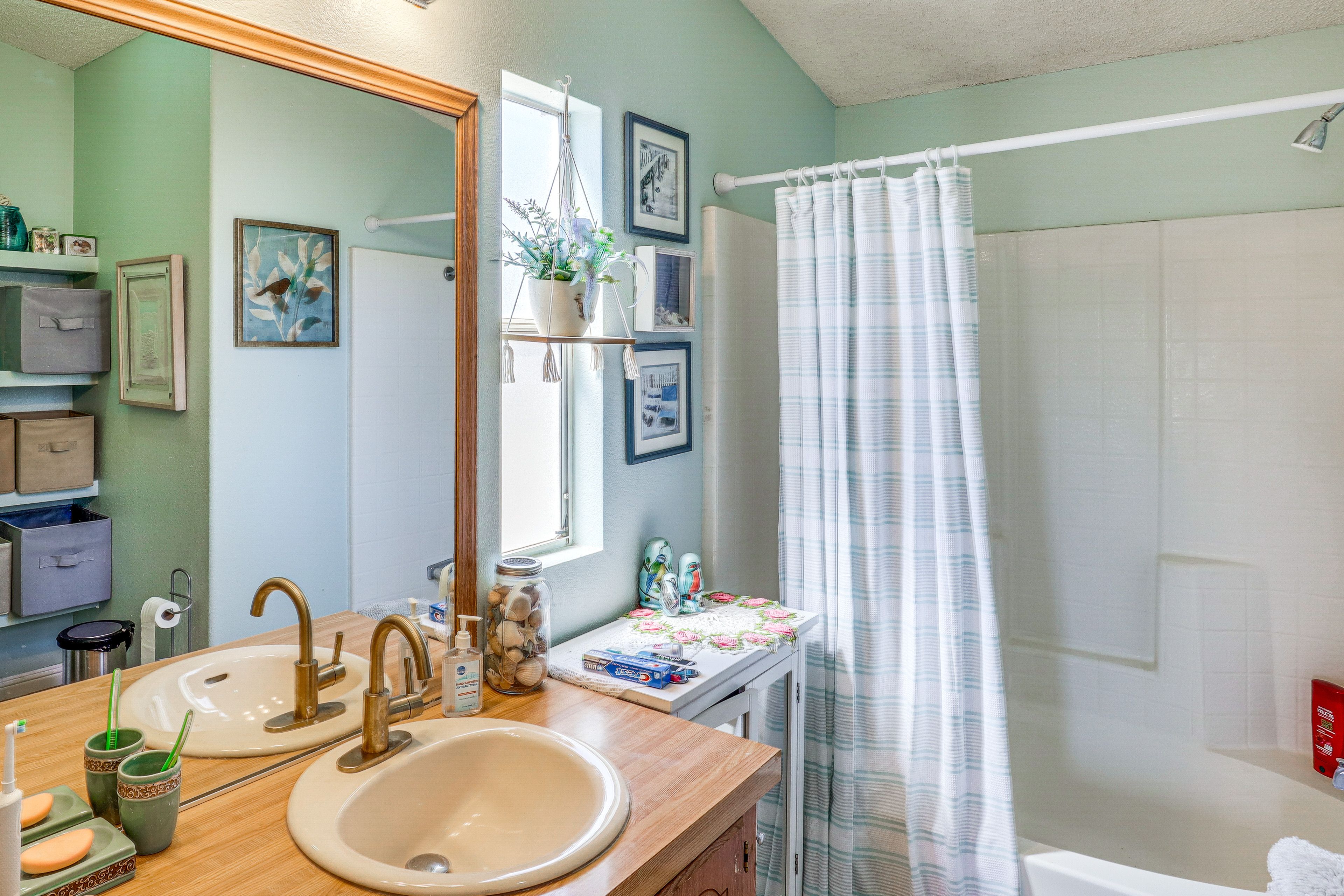 En-Suite Bathroom | Complimentary Toiletries | Hair Dryer