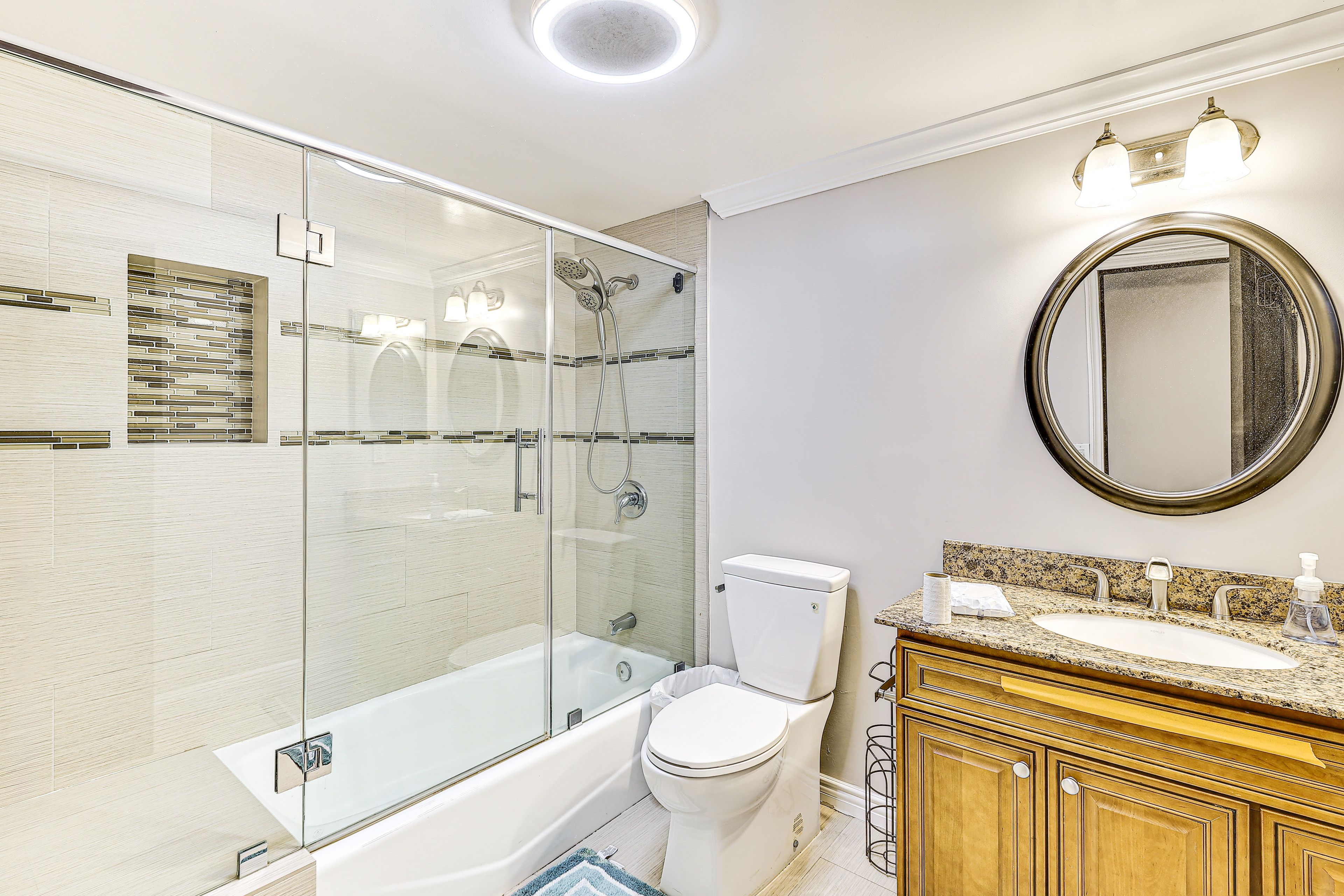 Full Bathroom | Shower/Tub Combo | Hair Dryer