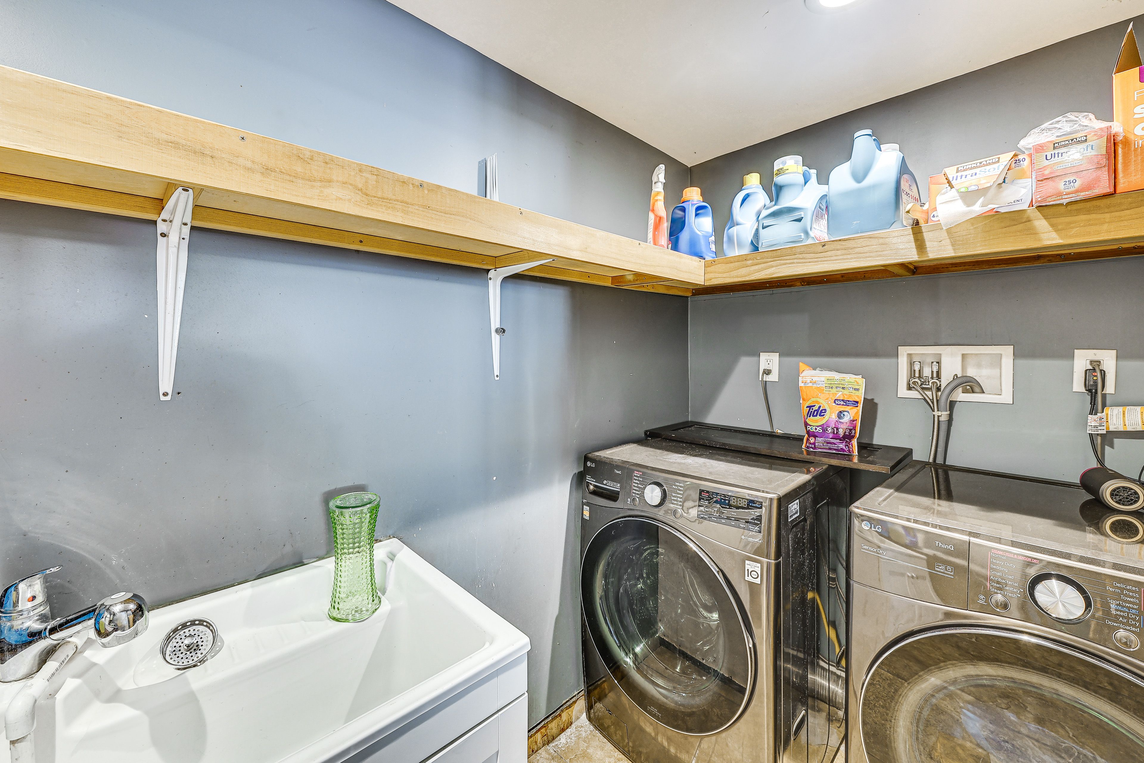 Laundry Area | Washer/Dryer | Hangers | Iron/Board | Trash Bags/Paper Towels