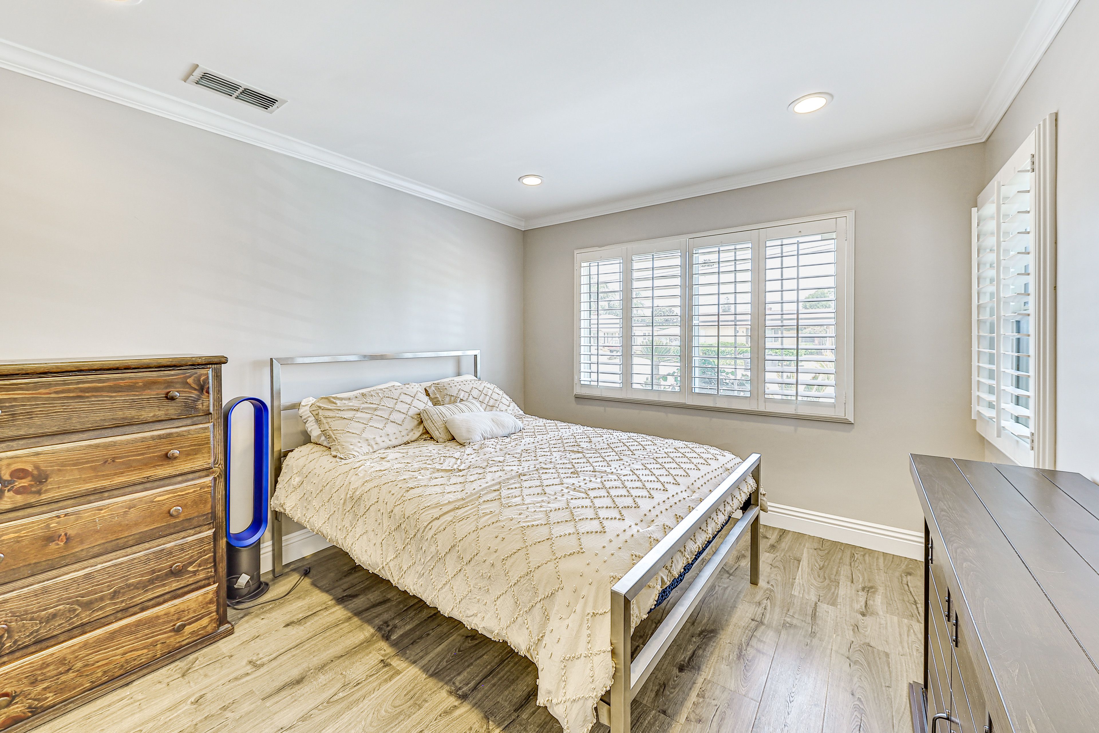 Bedroom 1 | Queen Bed | Linens Provided | En-Suite Bathroom
