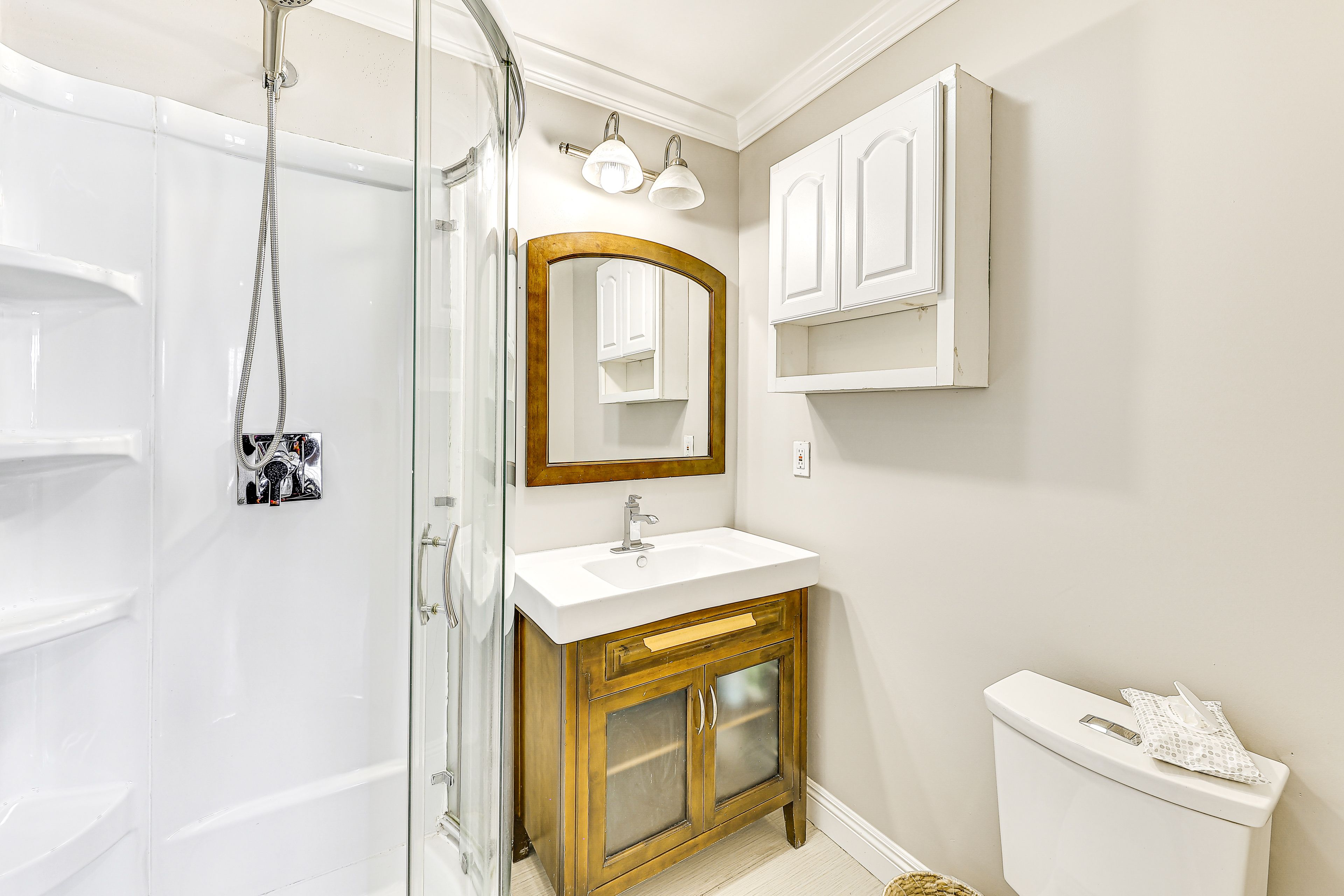 Full Bathroom | Walk-In Shower | Complimentary Toiletries | Towels Provided