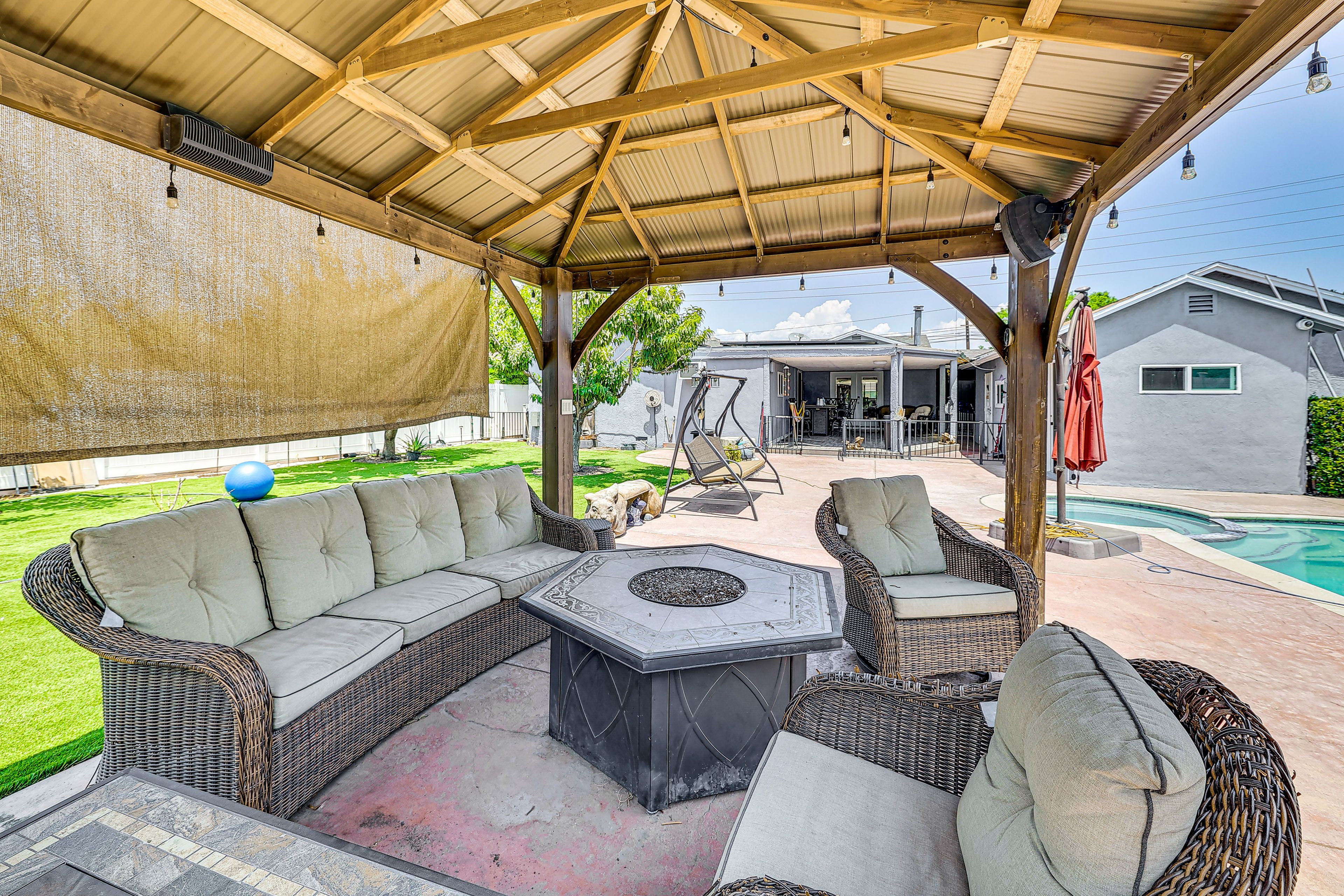 Patio | Gazebo | Gas Fire Pit Table