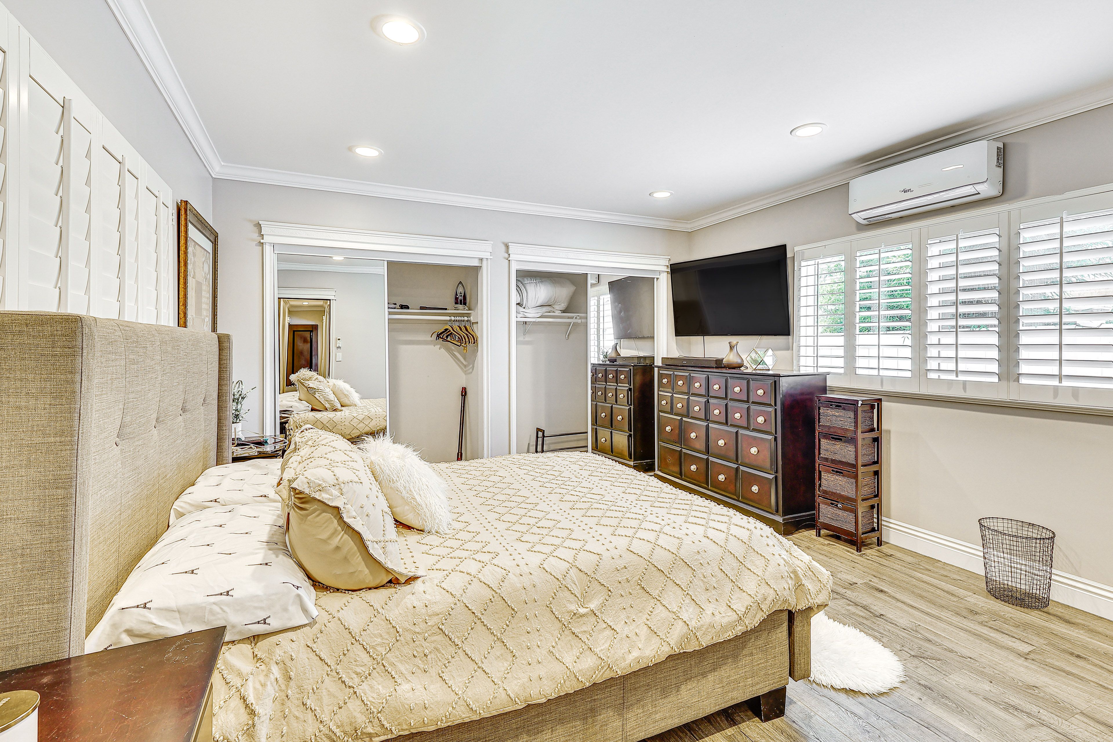 Bedroom 2 | Queen Bed | Flat-Screen TV