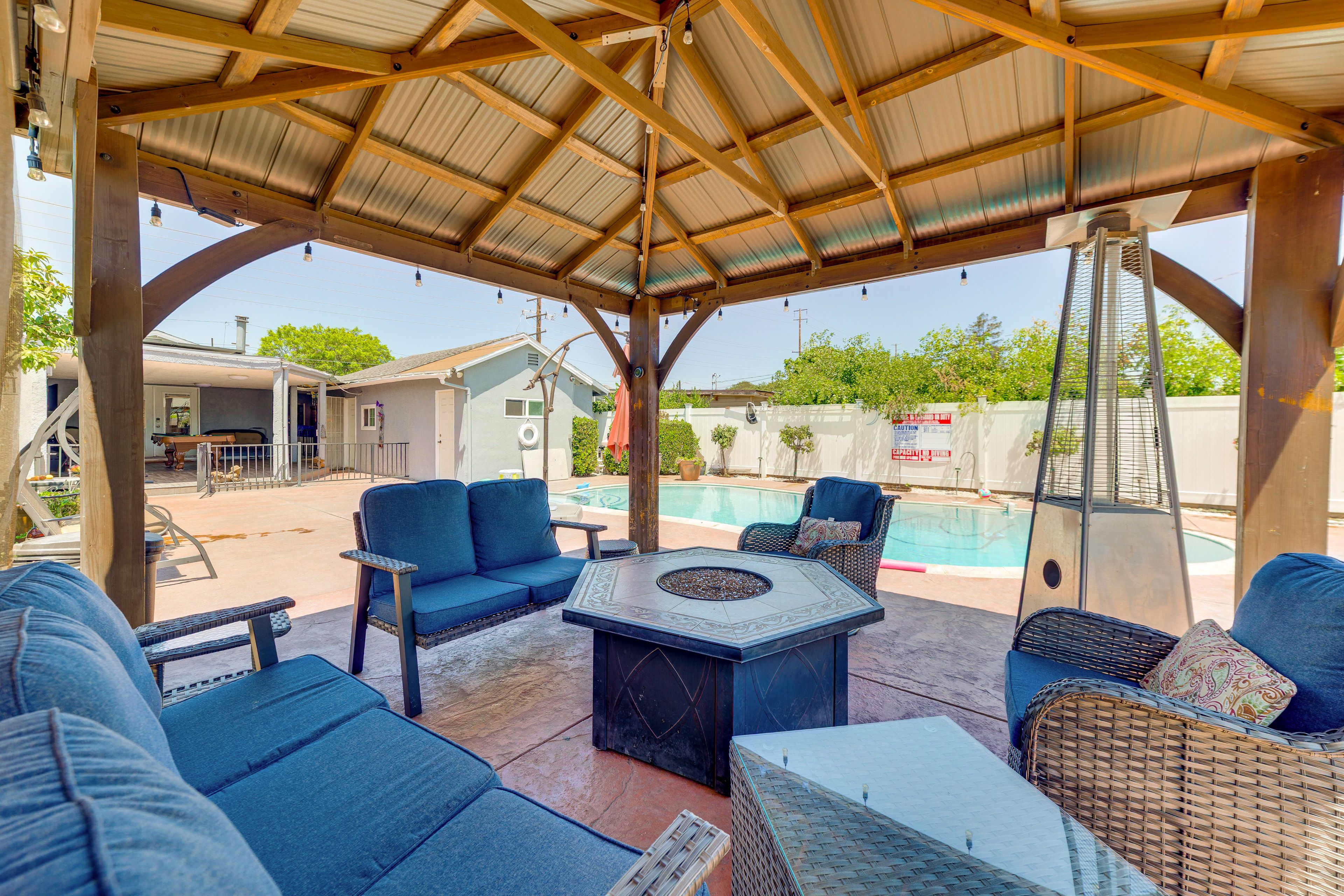 Patio | Gazebo | Gas Fire Pit Table