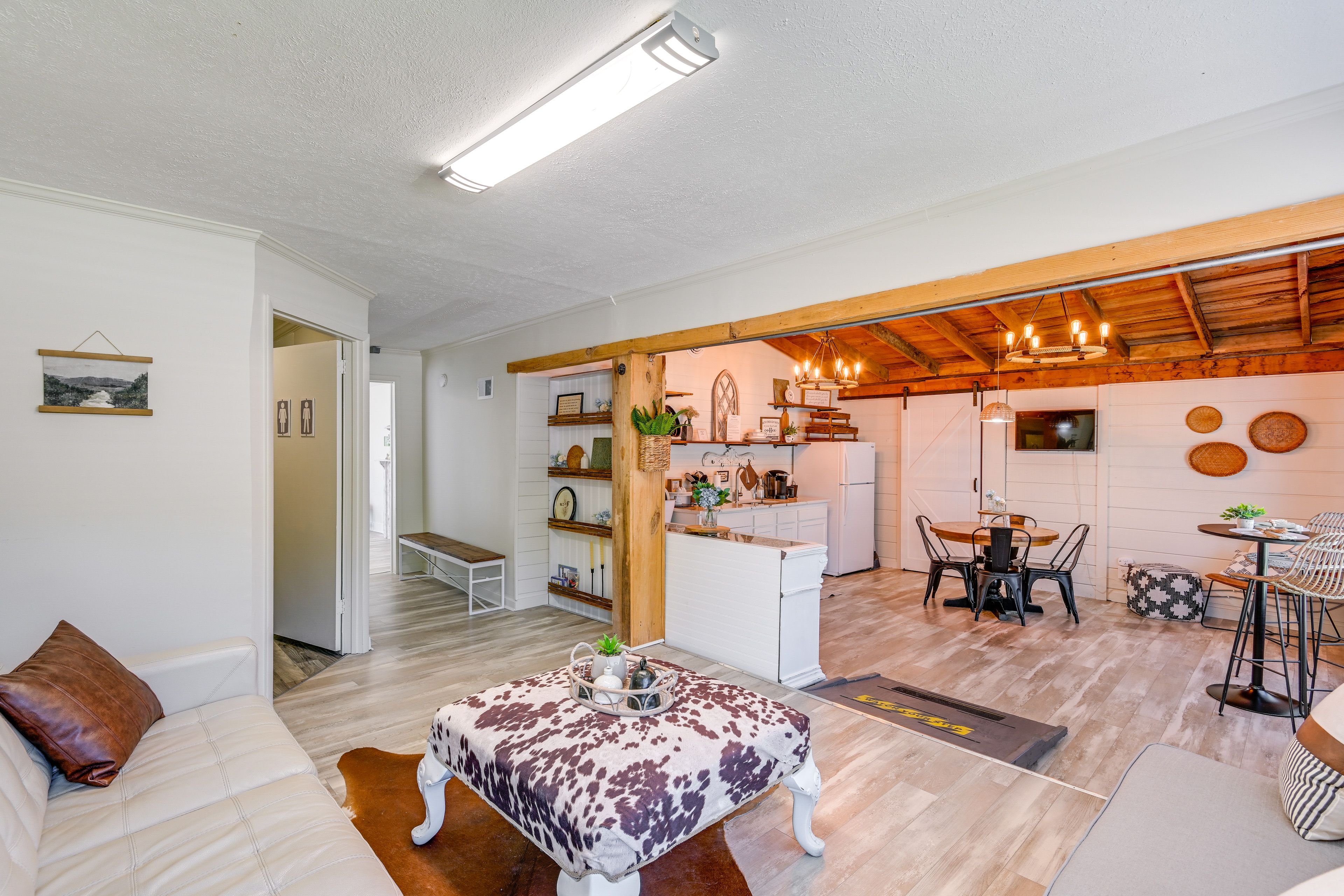 Greenbrier Vacation Rental | 1BR | 1BA | Stairs Required | 800 Sq Ft