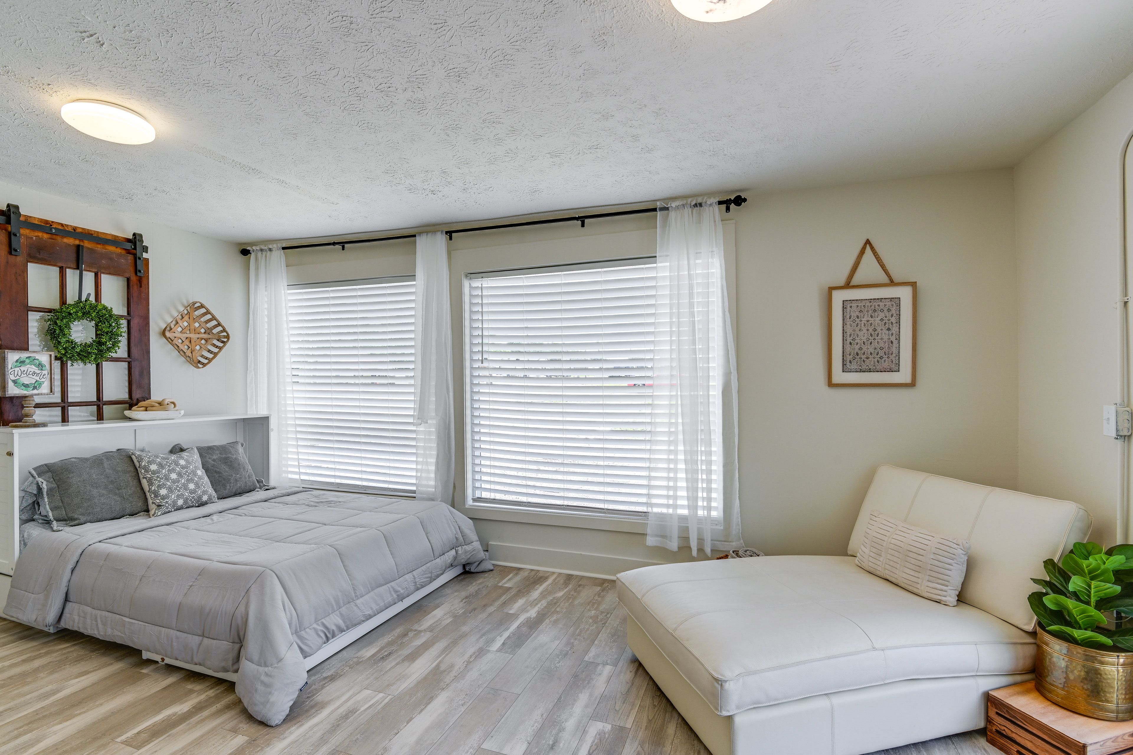 Bedroom | Queen Murphy Bed | Linens Provided