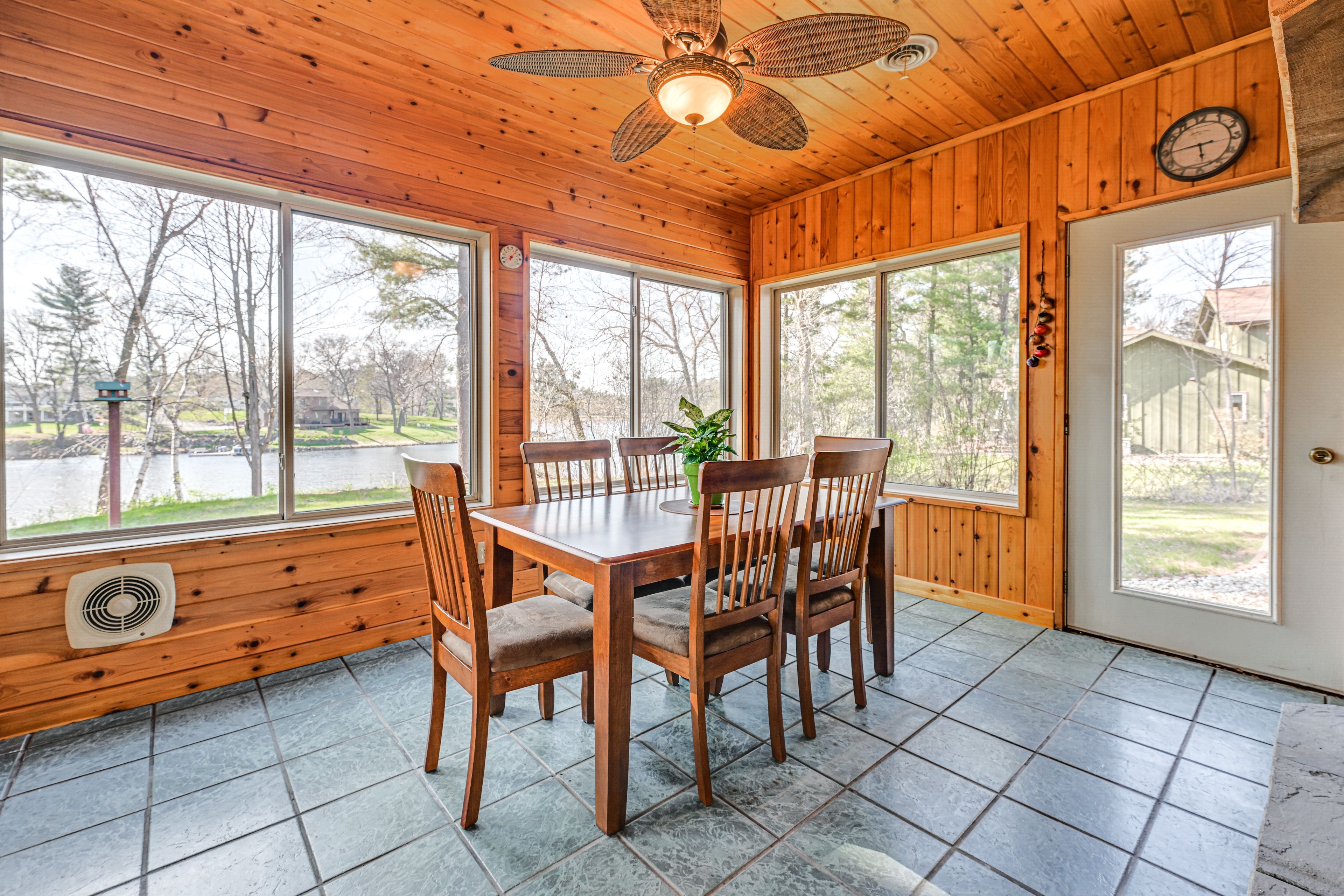Screened Porch | Outdoor Dining Area | Lake View