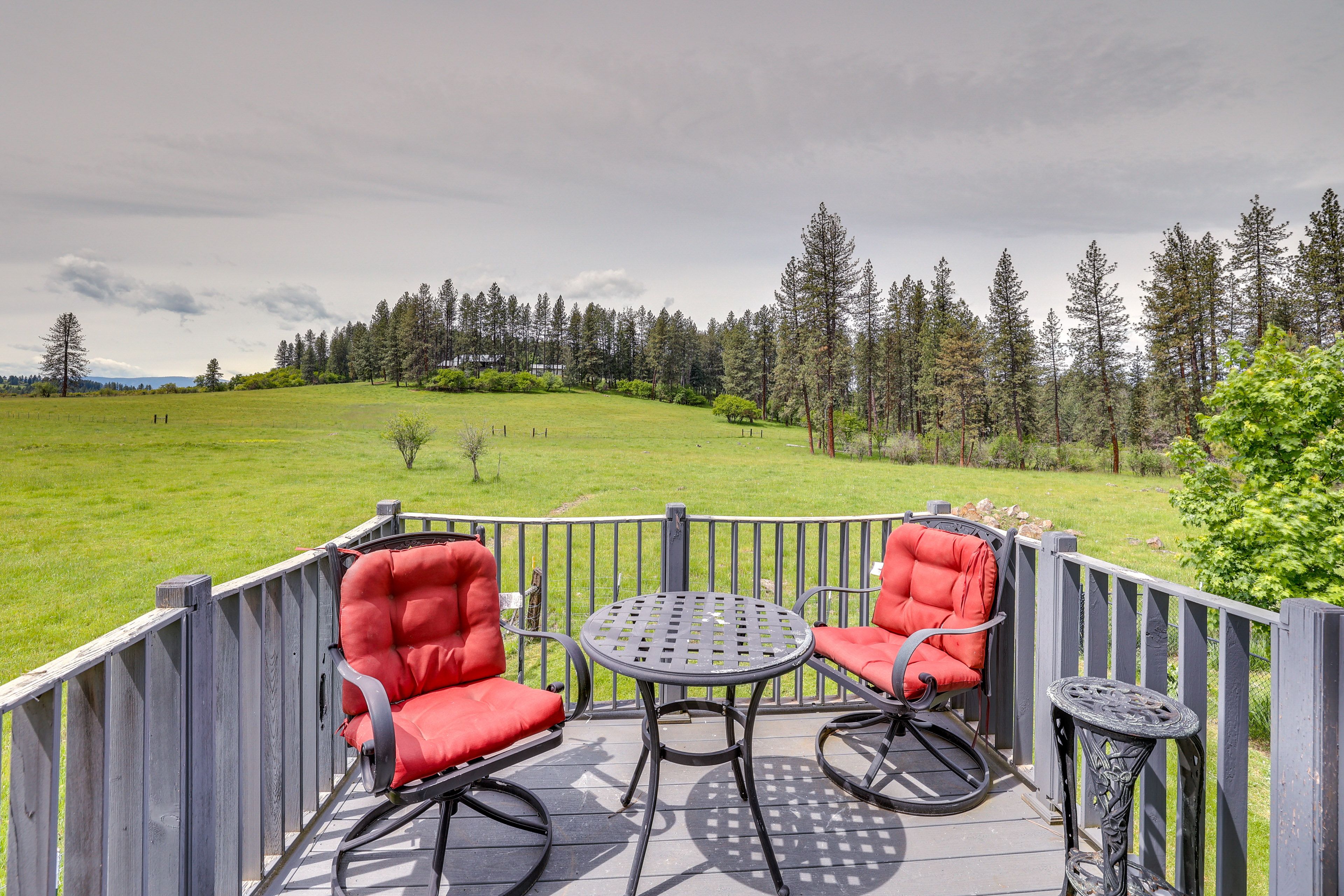 Apartment Exterior | Furnished Balcony | Dining Area