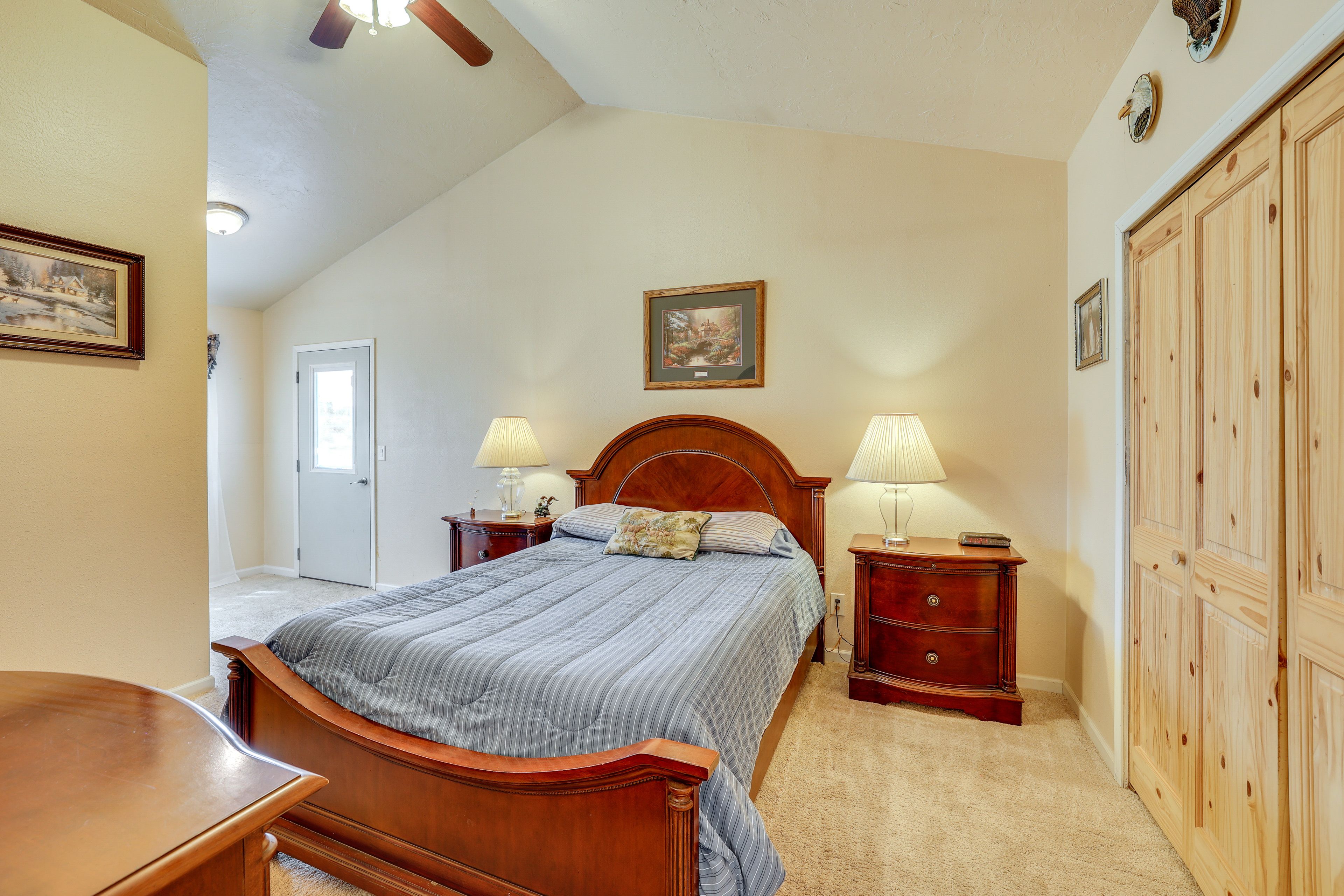 Bedroom | King Bed