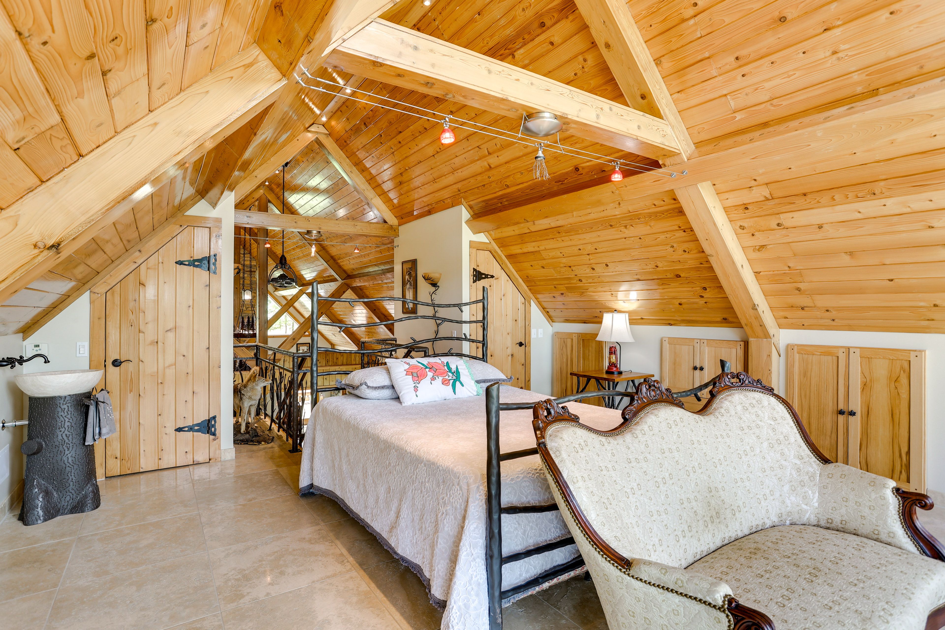 Loft | Queen Bed | Linens Provided | En-Suite Bathroom | Upper Floor