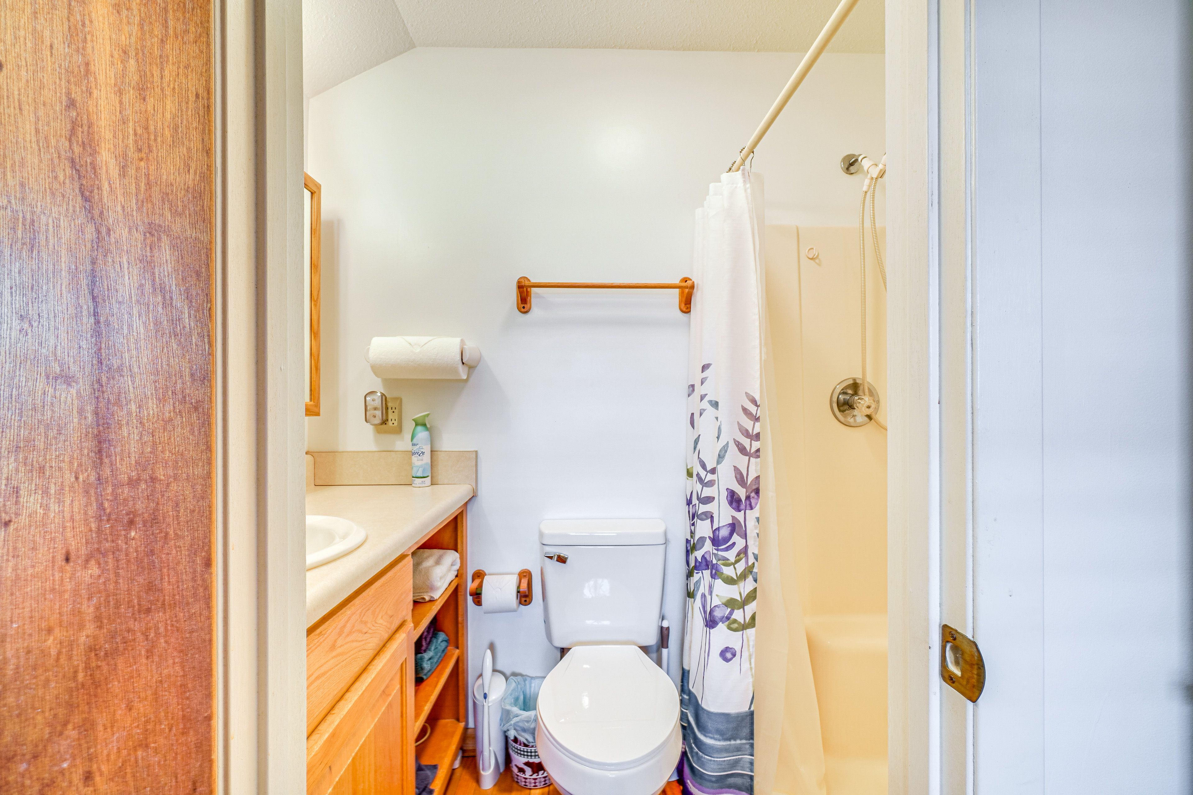 En-Suite Bathroom | 2nd Floor