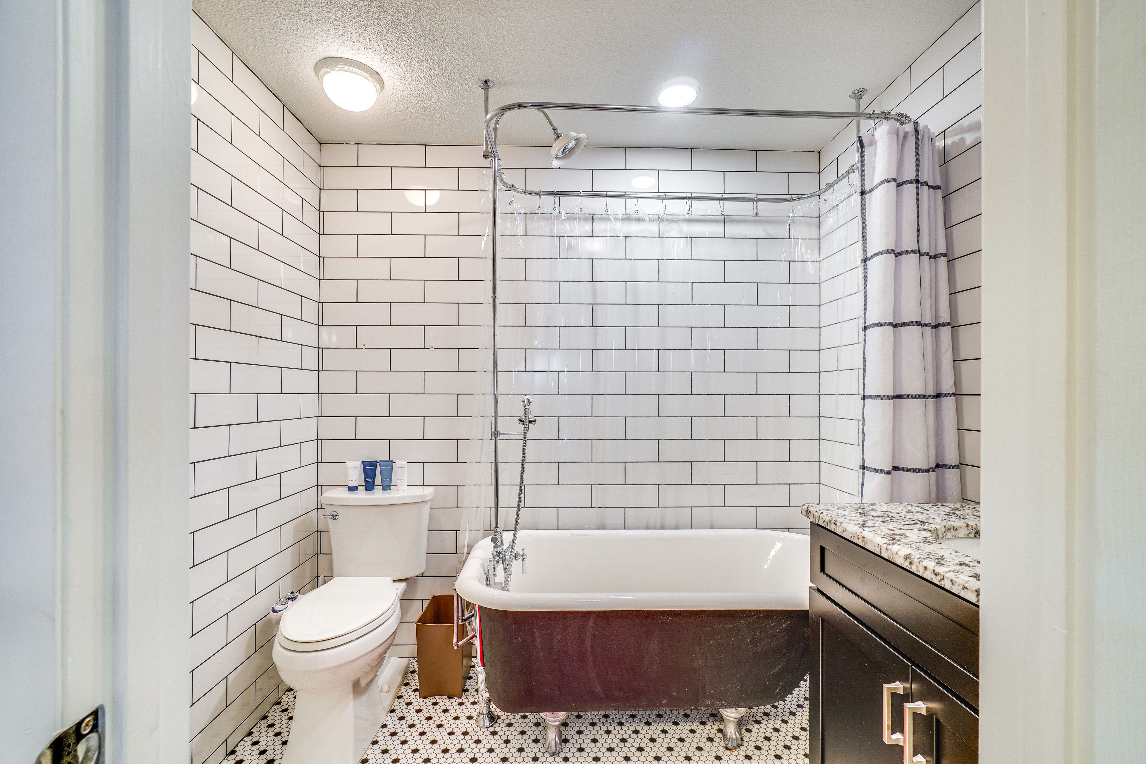 Full Bathroom | 1st Floor | Washer & Dryer
