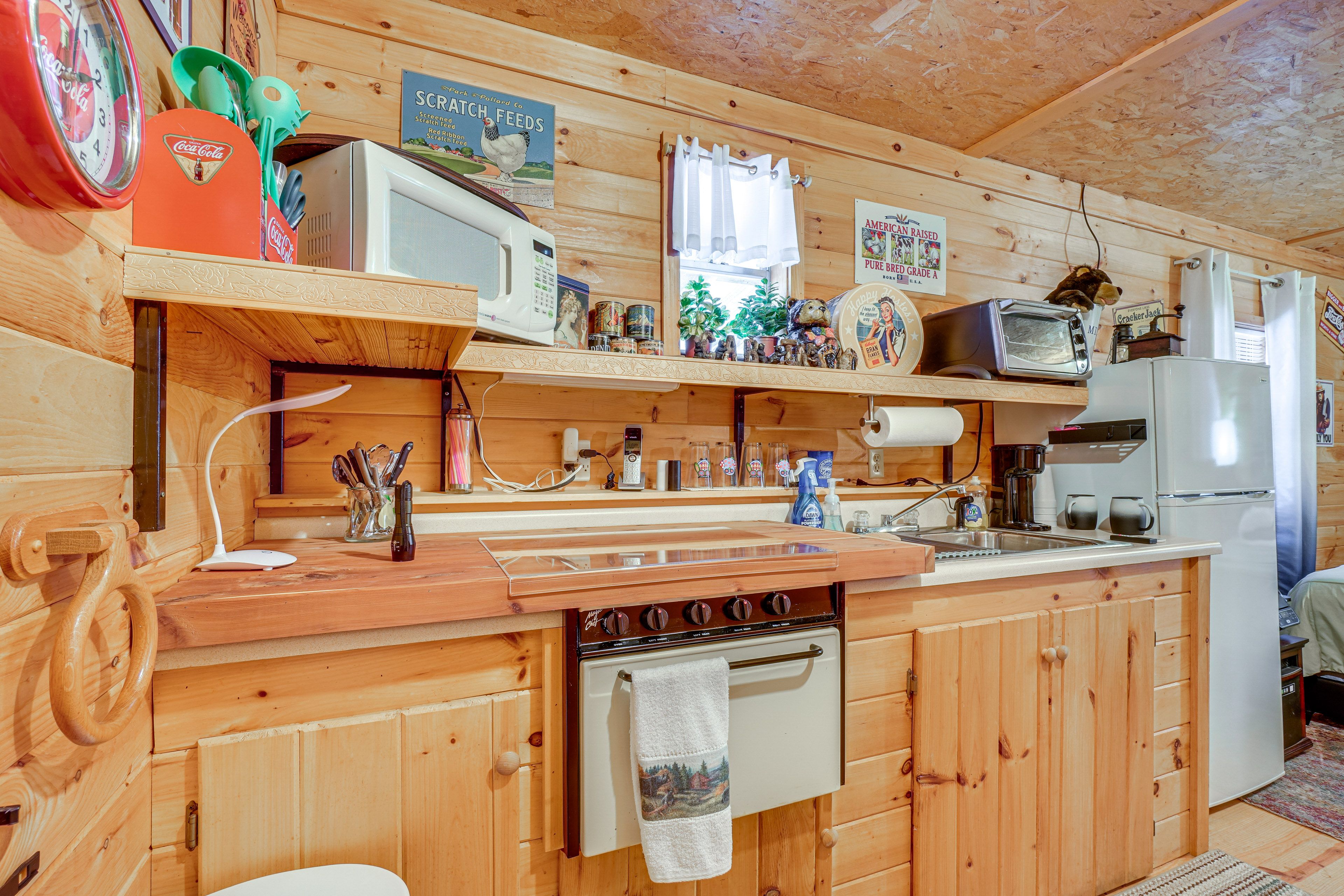 Kitchenette | Toaster Oven | Keurig