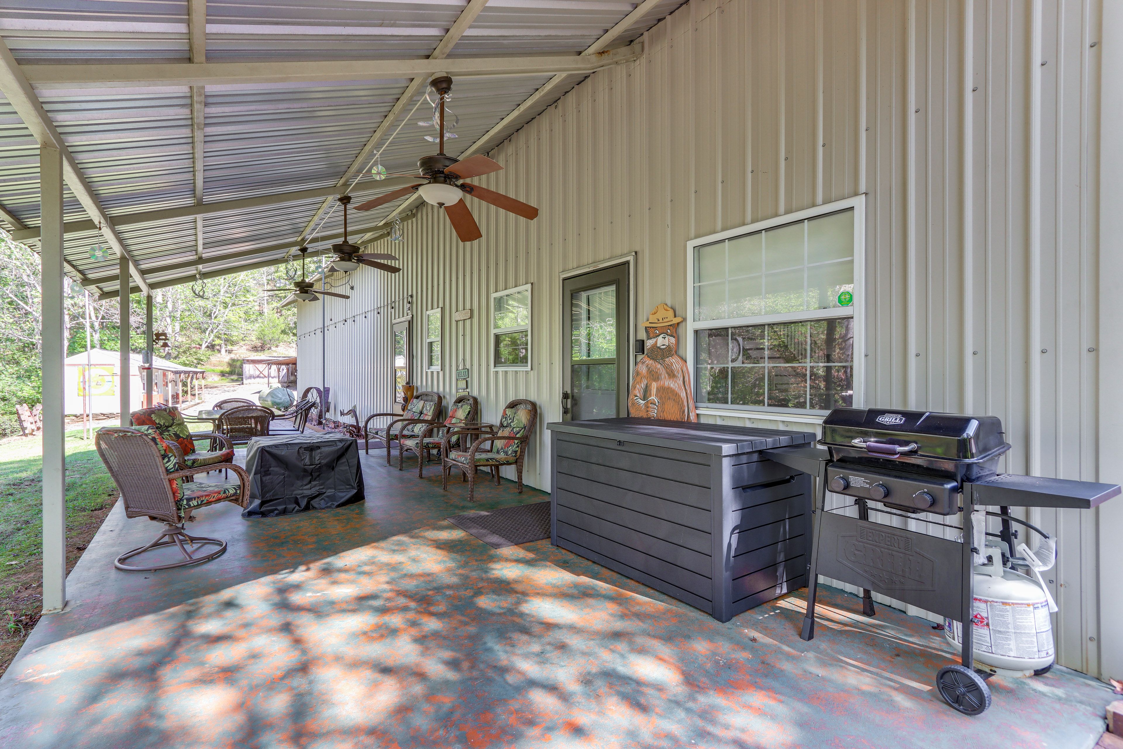 Covered Patio | Gas Grill