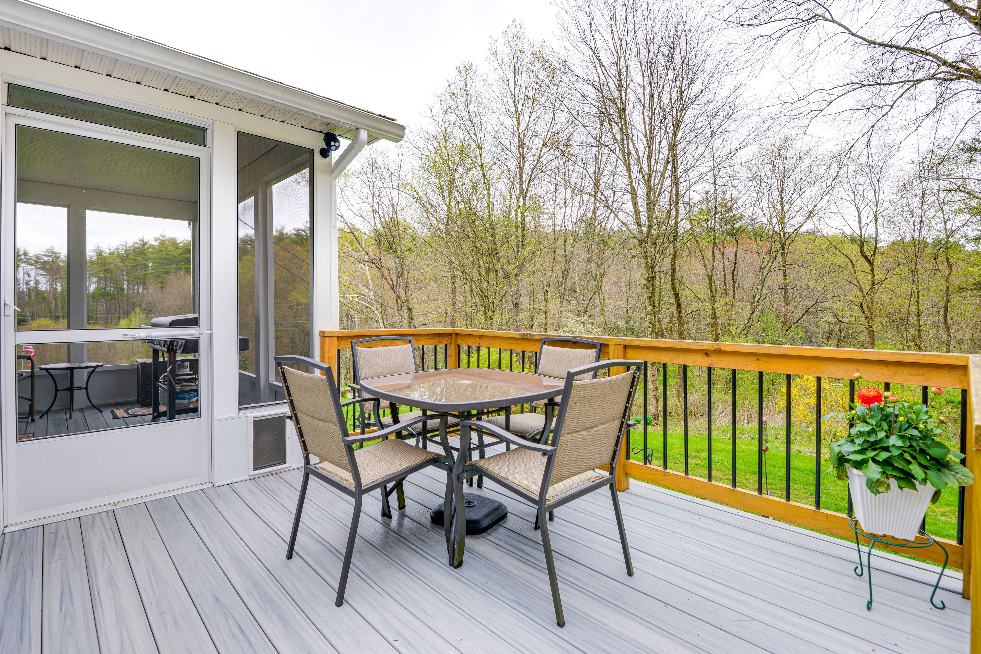 Gill Vacation Rental | 2BR | 1BA | Stairs Required | 960 Sq Ft