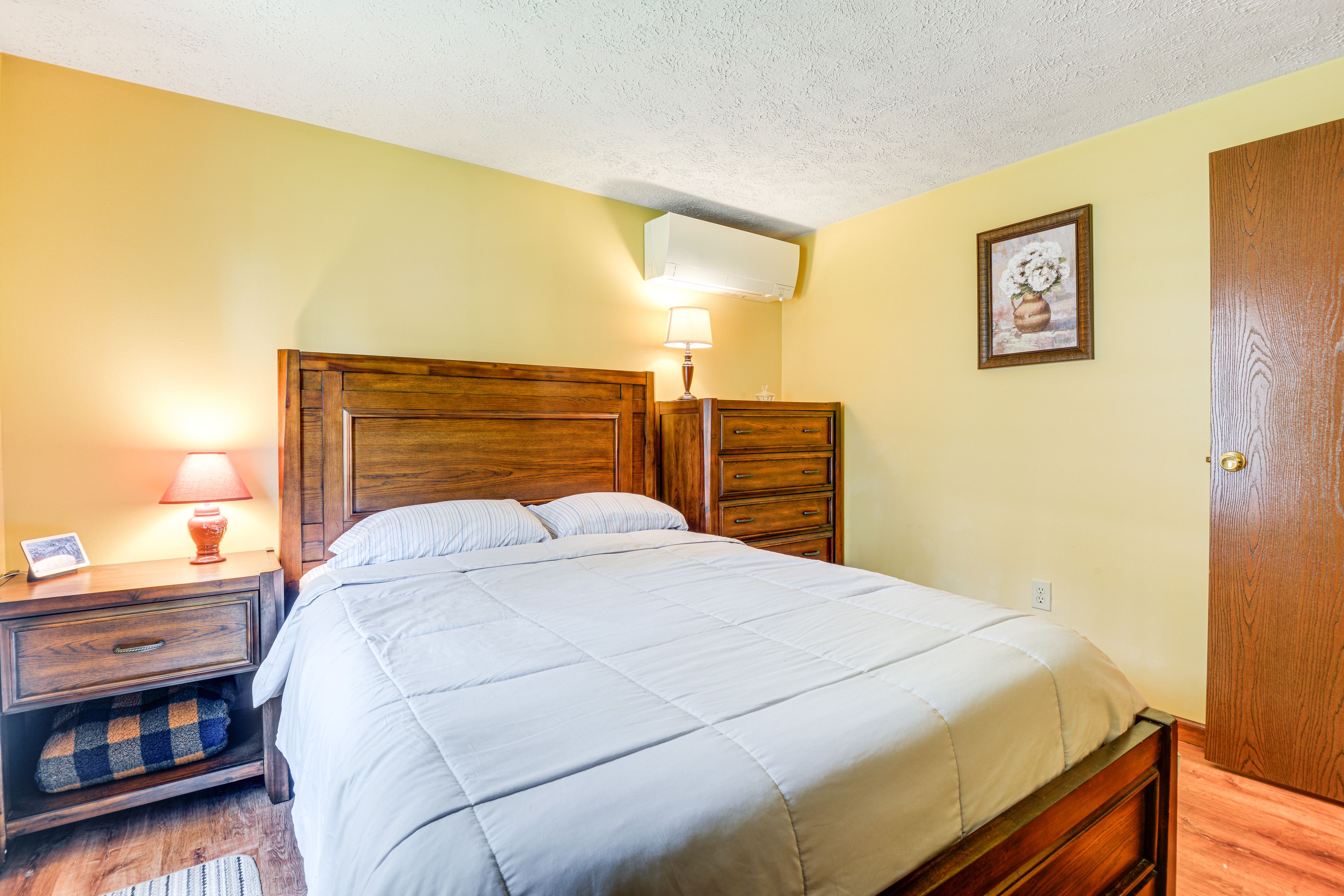 Bedroom 2 | Queen Bed