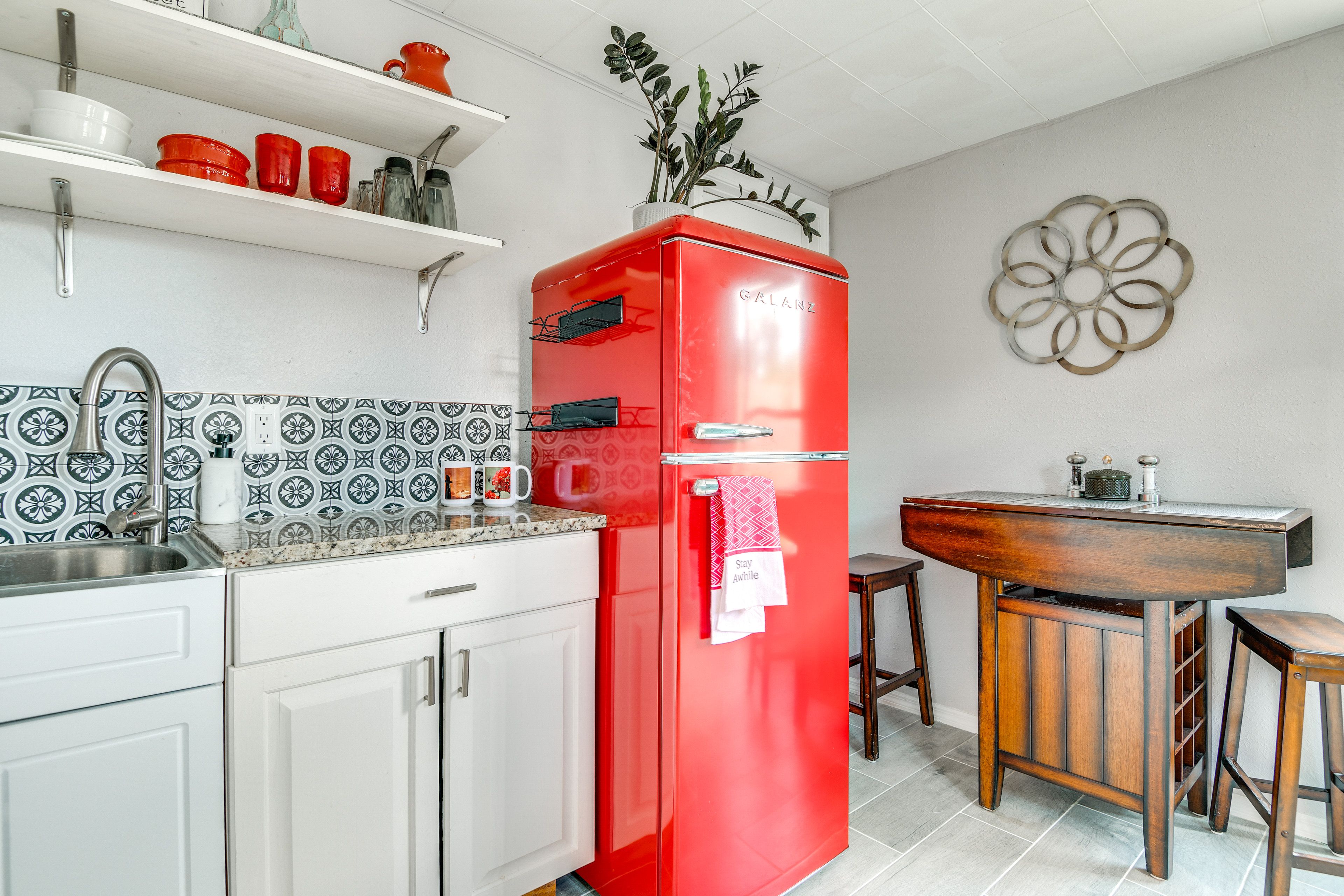 Kitchenette | Dining Area