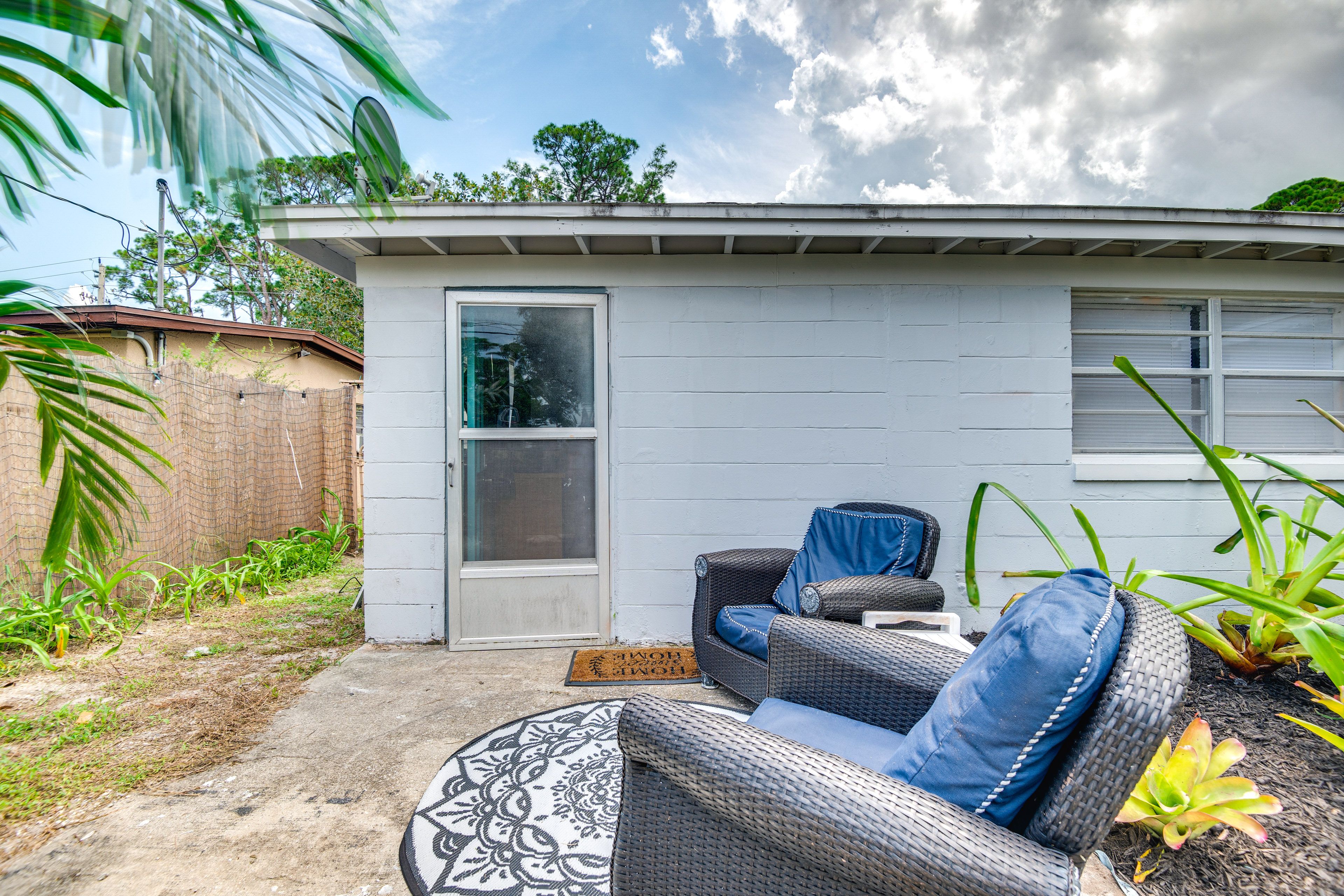 Apartment Exterior | Furnished Patio | Private Yard