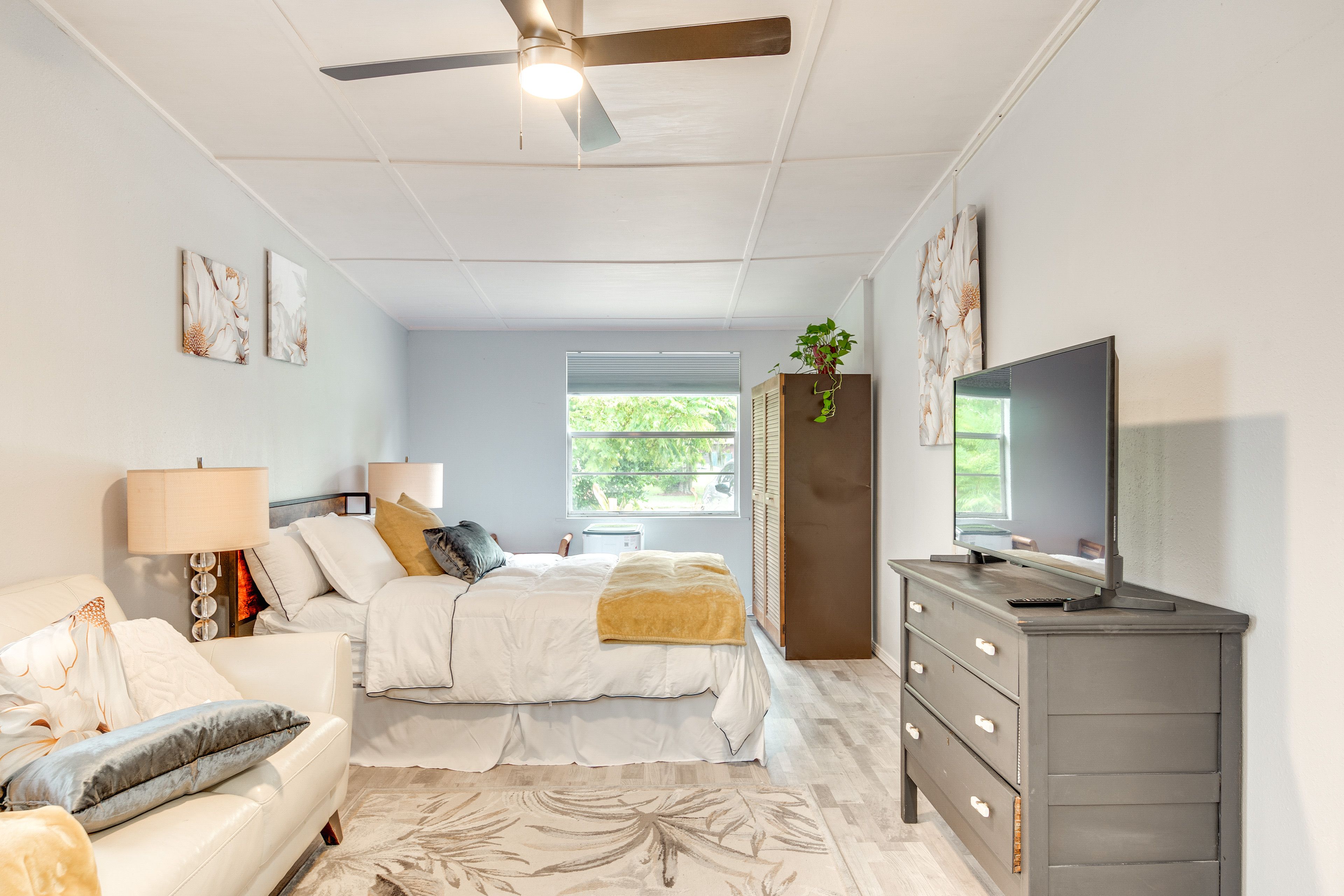 Living Area | Bedroom