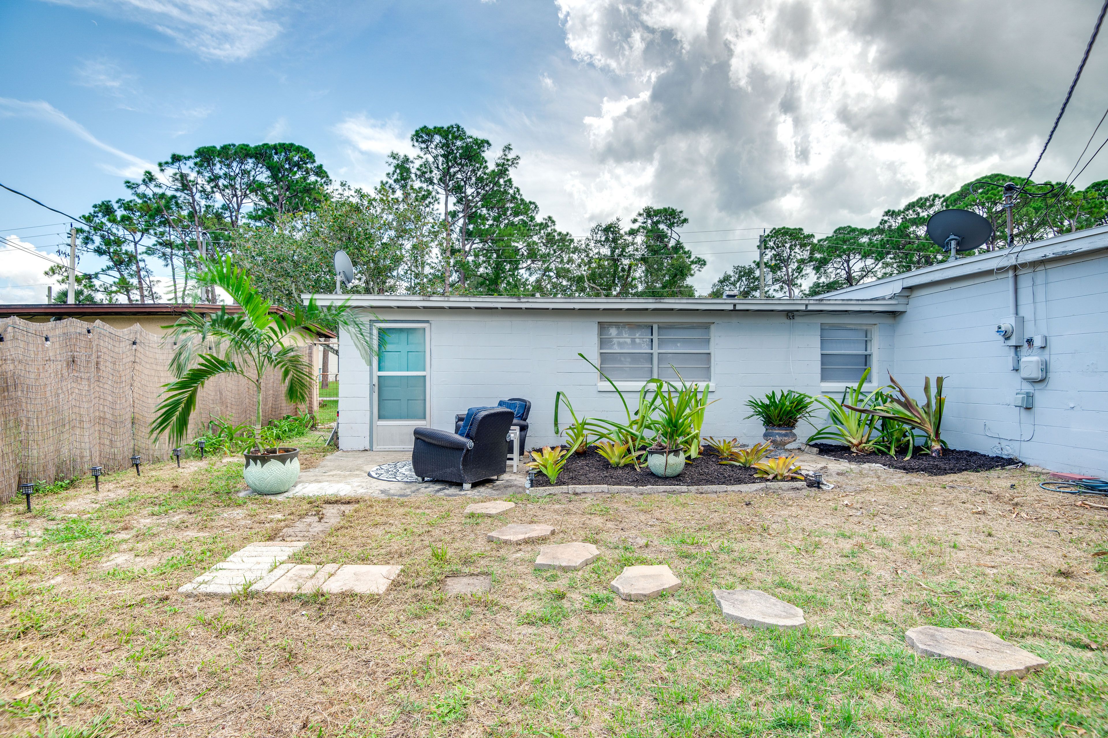 Titusville Vacation Rental | 1BR | 1BA | Step-Free Access | 460 Sq Ft