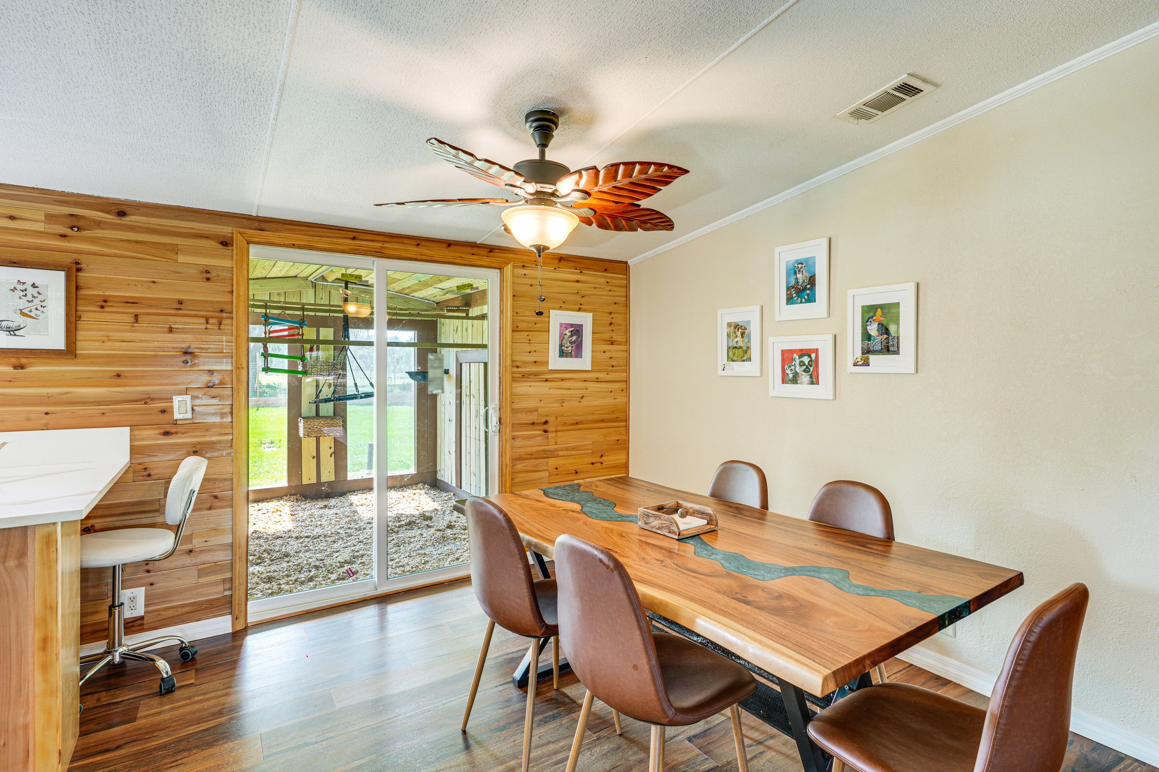 Dining Area | Dishware/Flatware Provided