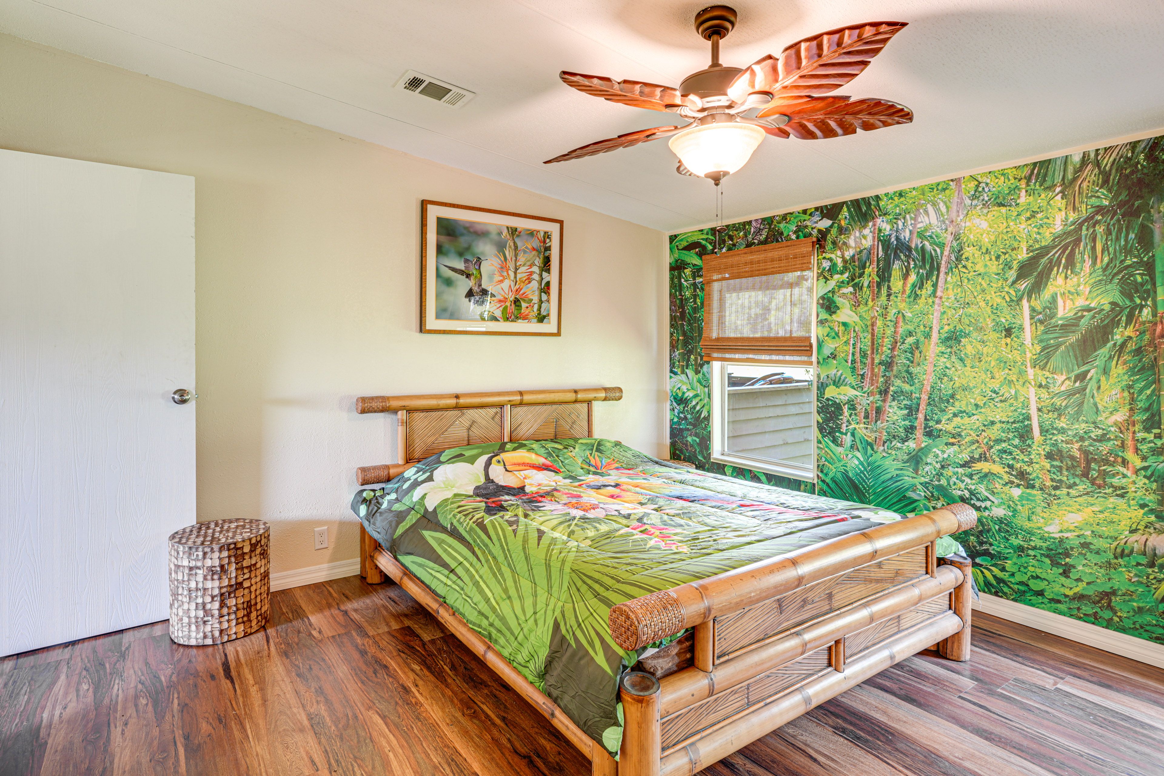 Bedroom 1 | Queen Bed | Linens Provided