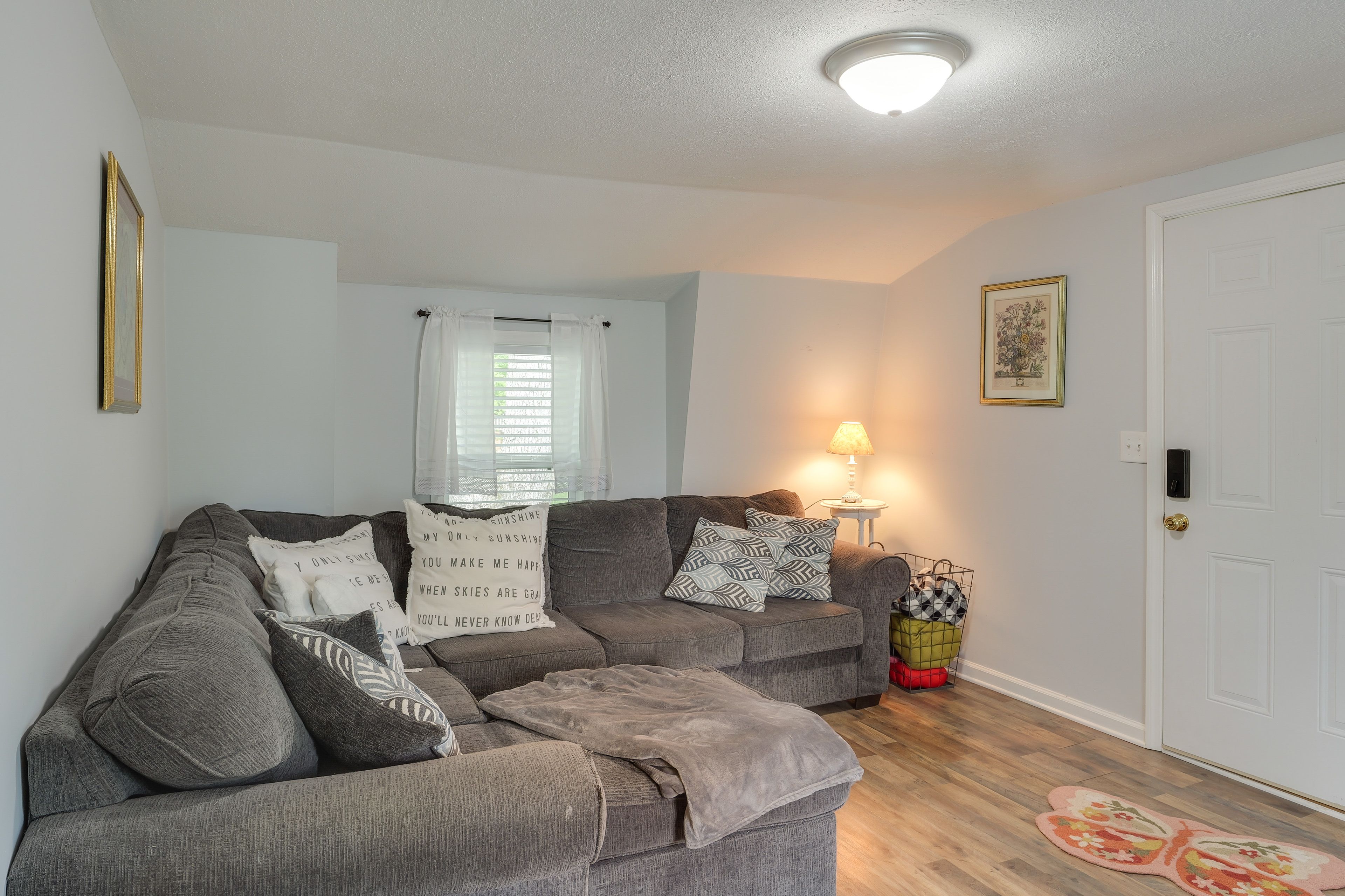 Living Room | Smart TV | Central A/C