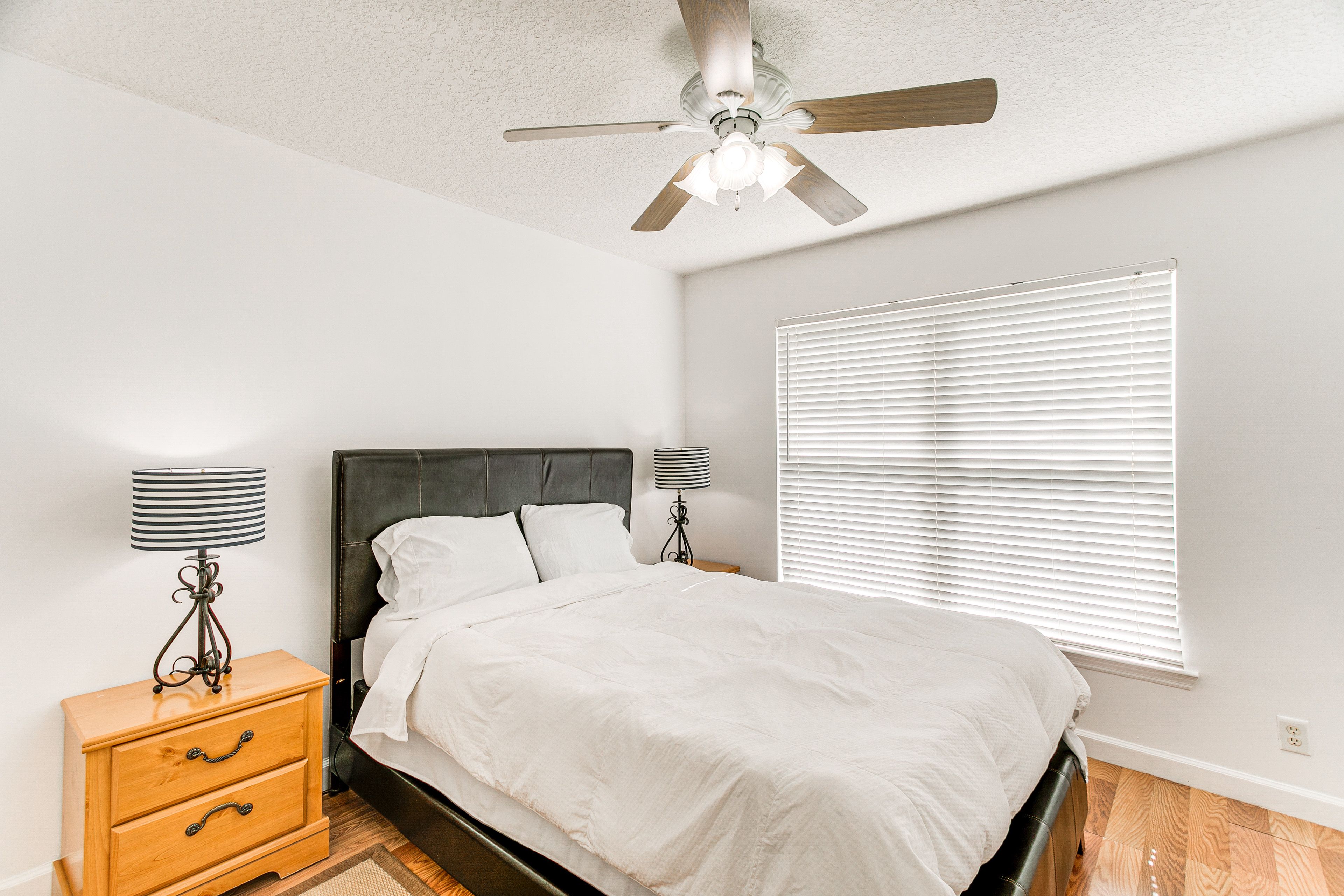 Bedroom 2 | Queen Bed