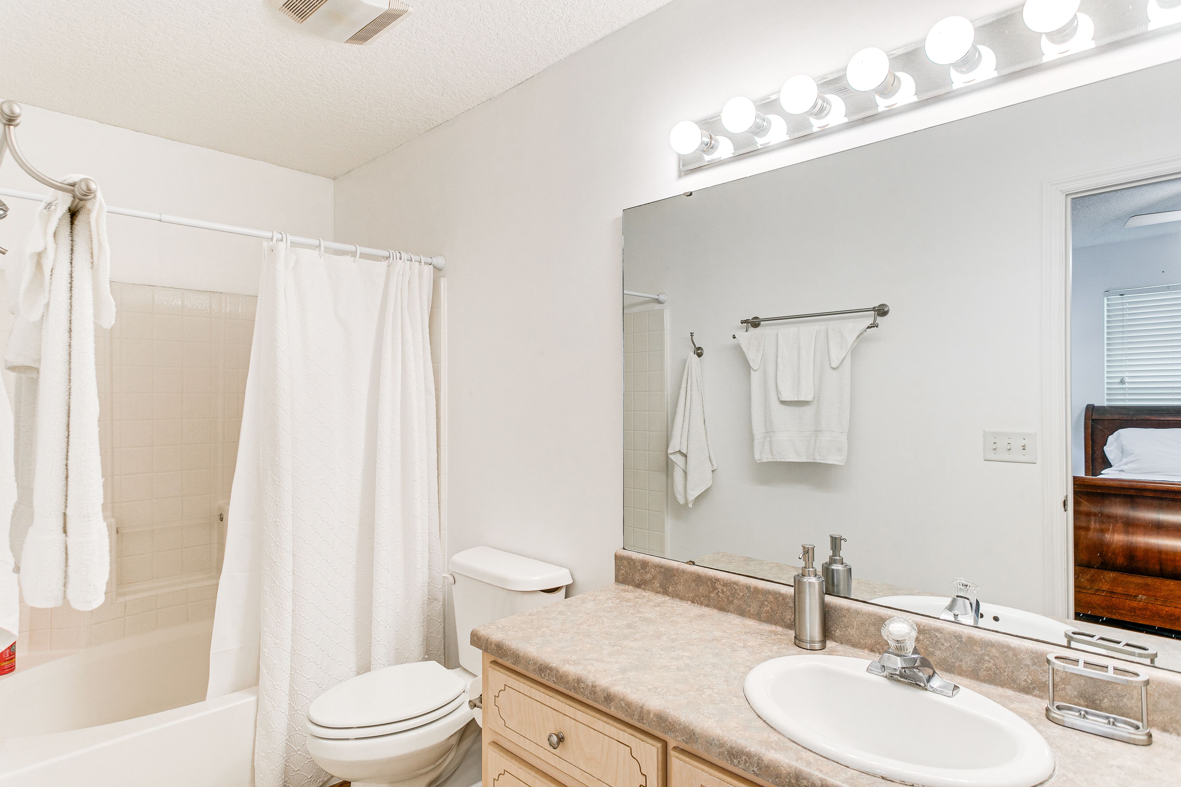 En-Suite Bathroom | Towels Provided | Complimentary Toiletries