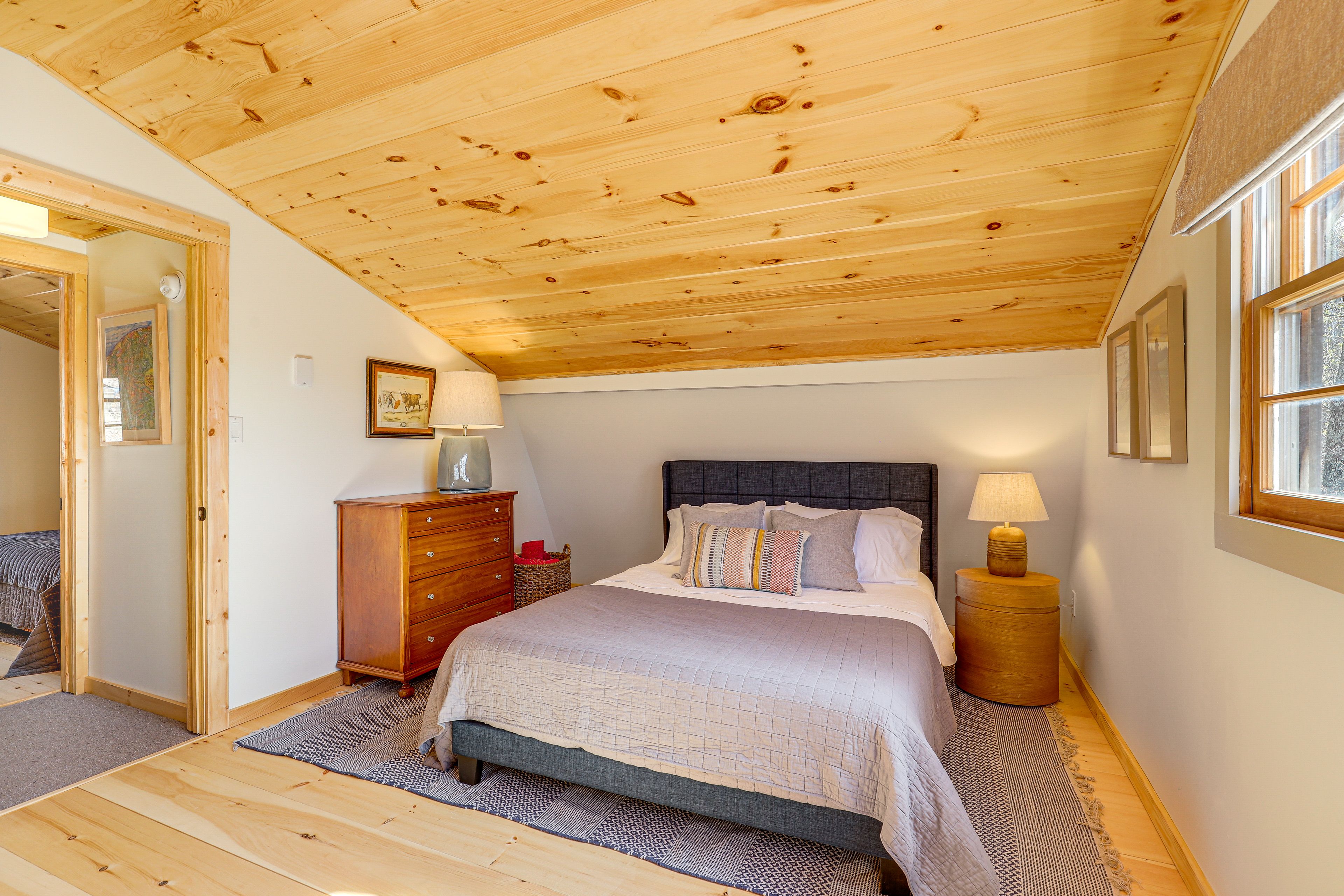 Bedroom 2 | Queen Bed | Twin Futon | Flat-Screen TV | 2nd Floor