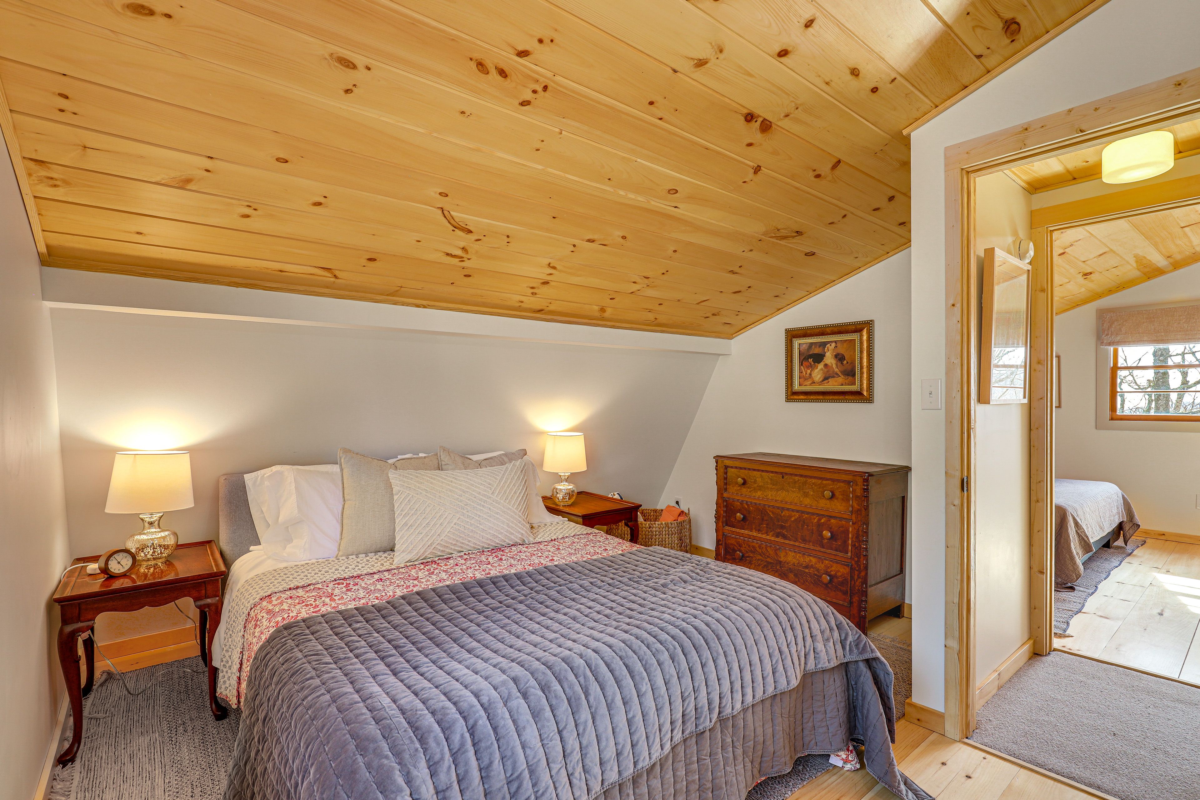 Bedroom 1 | Queen Bed | En-Suite Bathroom | 2nd Floor