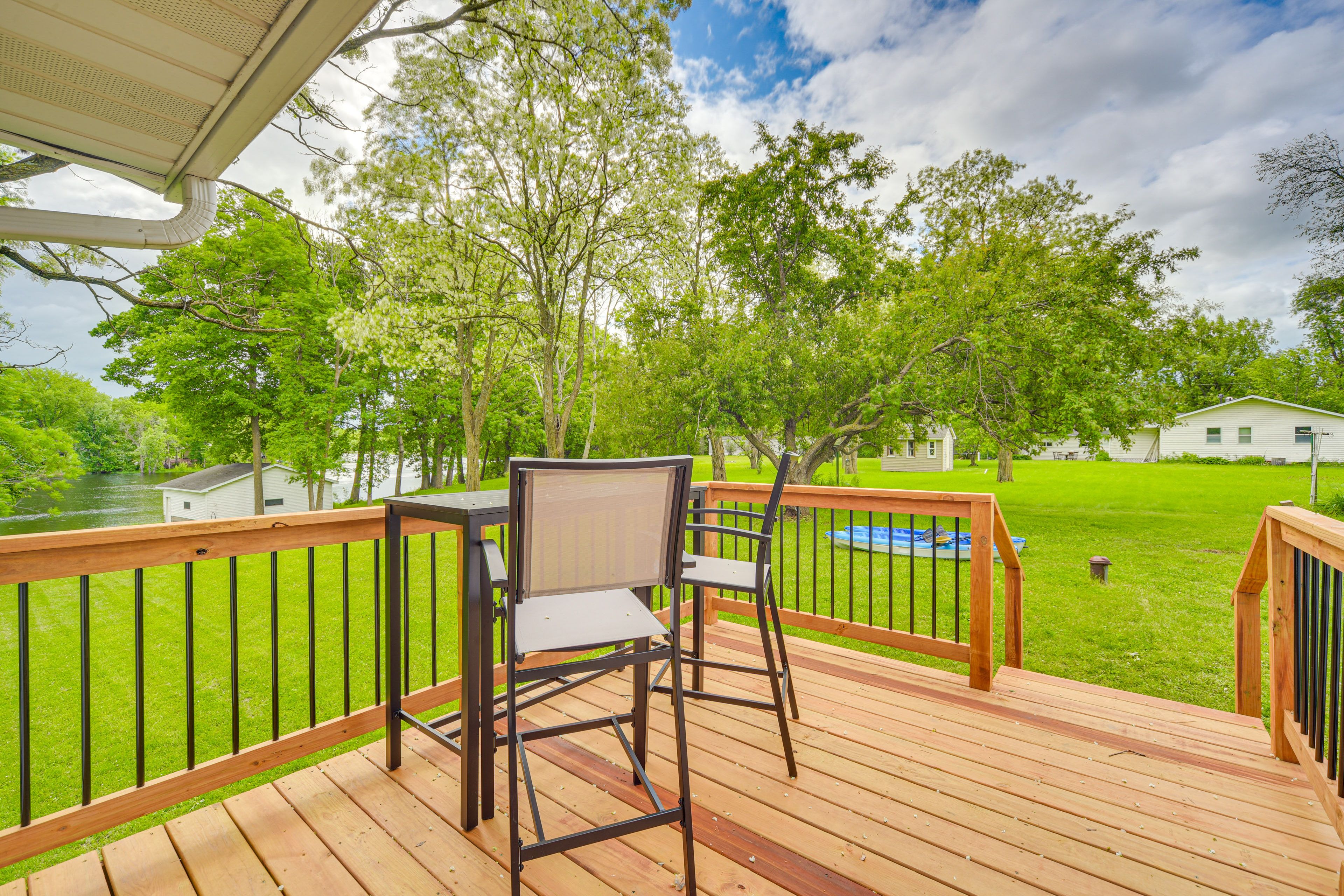 Deck | Gas Grill | Lake View