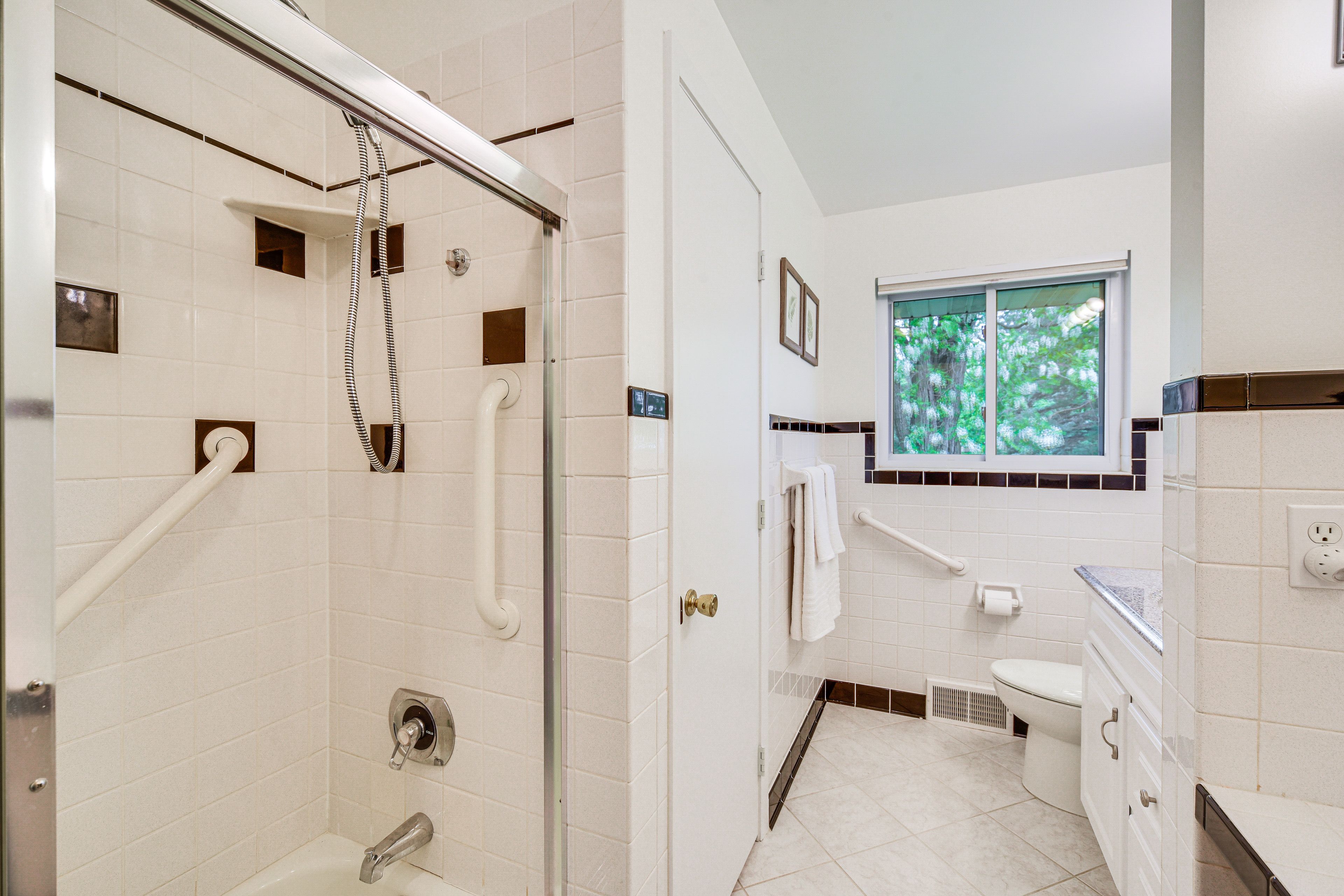 Full Bathroom | 1st Floor