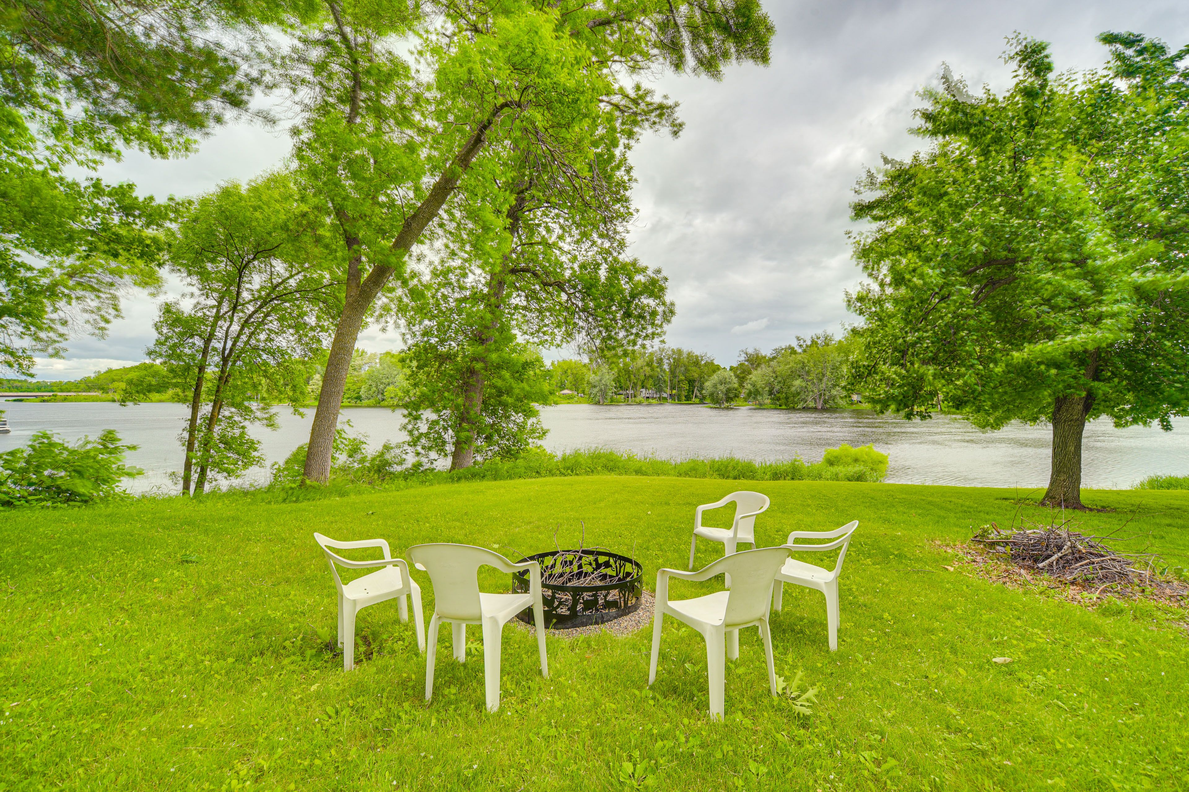 Lake View | Fire Pit | Deck | Gas Grill | 2 Kayaks