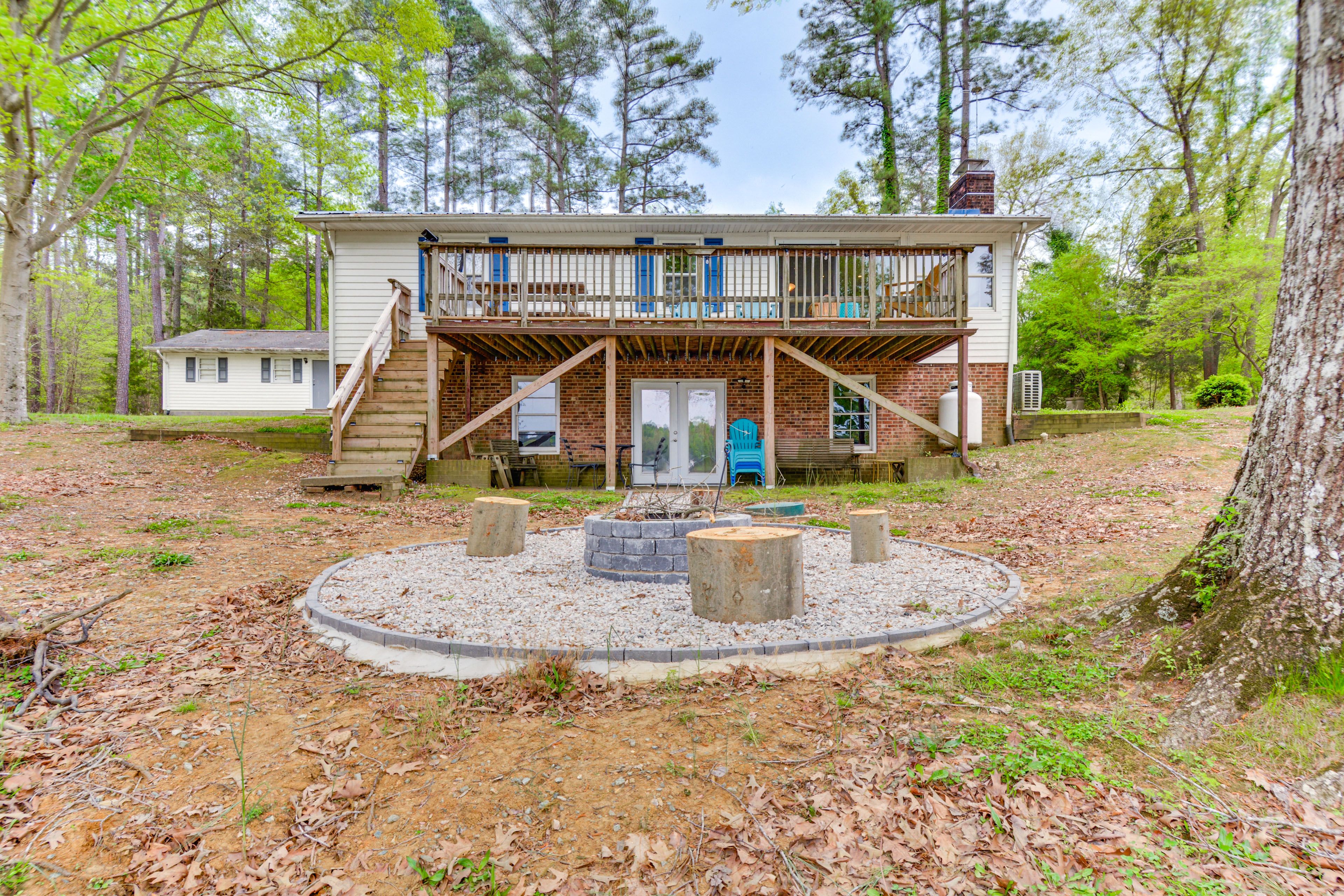 House Exterior | Fire Pit | Private Yard