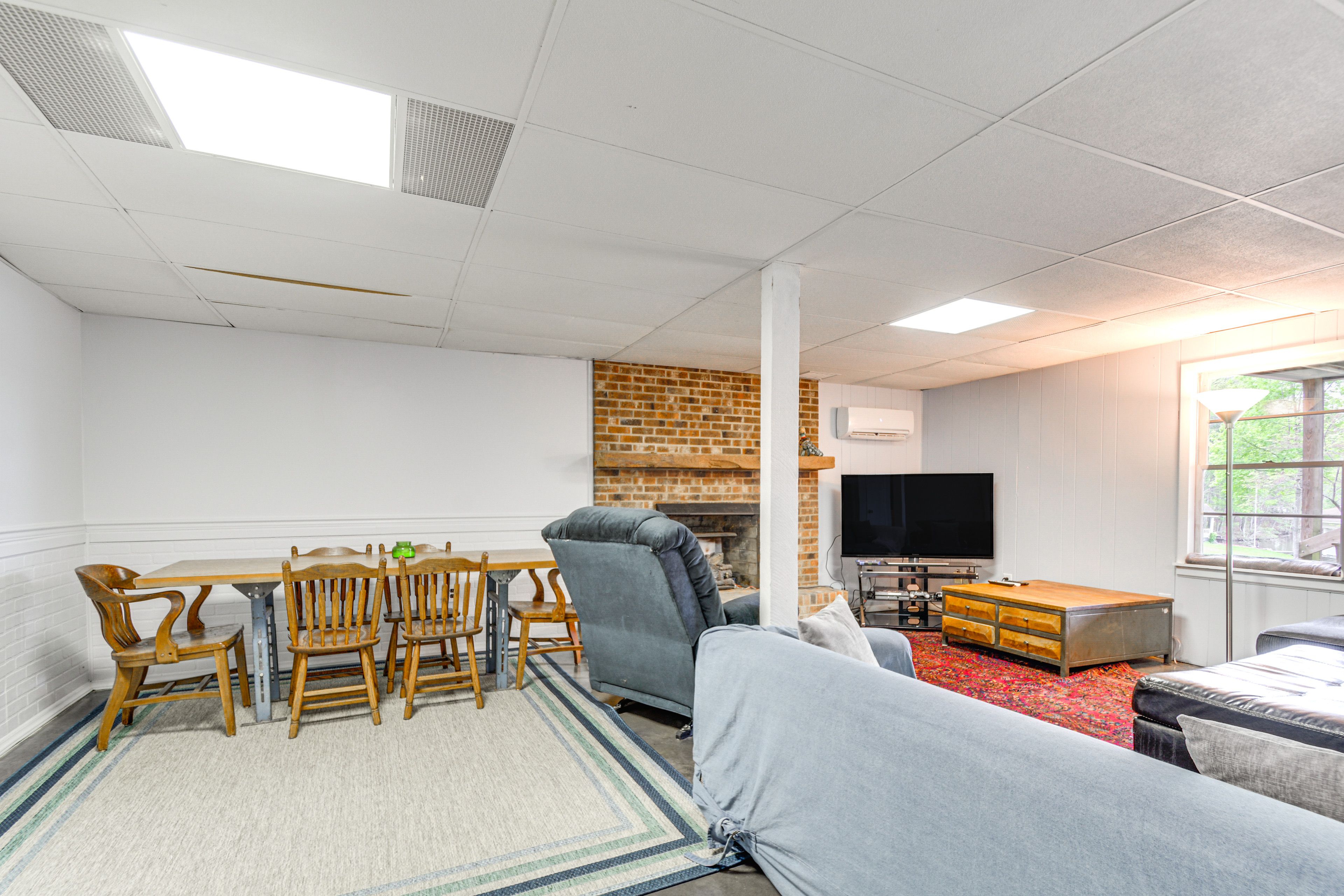 Living Area | Full Sleeper Sofa | Smart TV | Fireplace | Lower Floor