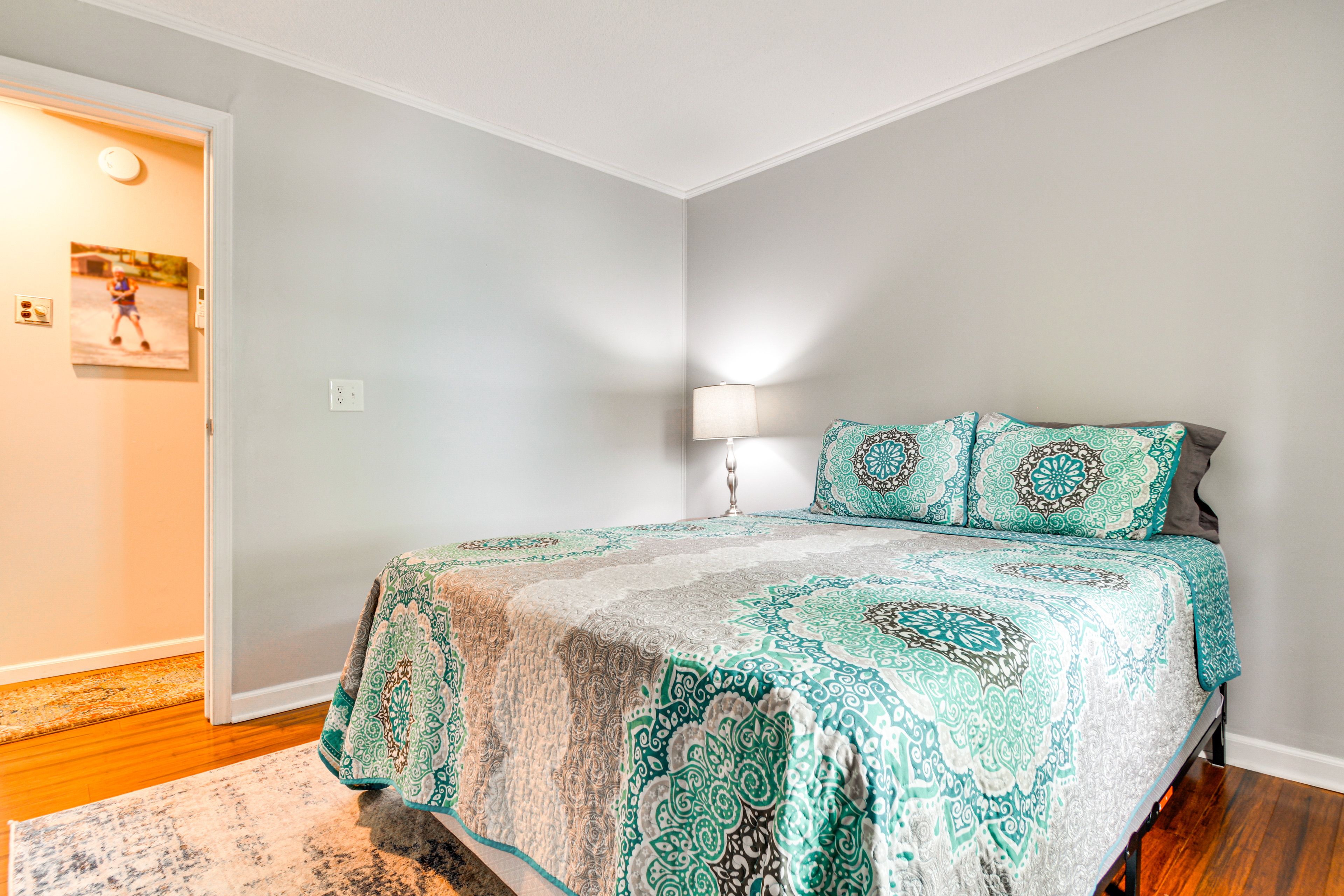 Bedroom 2 | Queen Bed | Smart TV | Main Floor