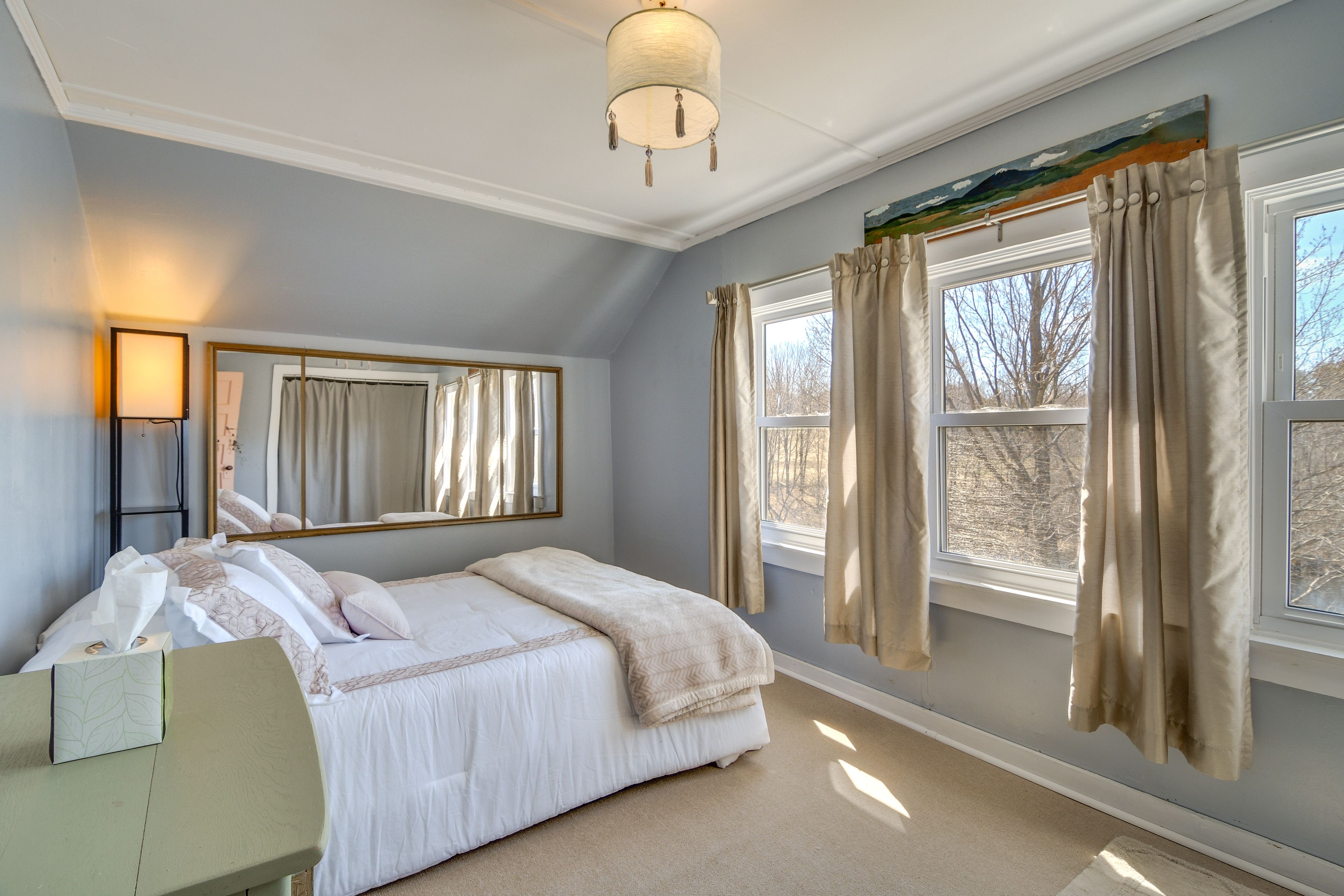 Bedroom | Upper Level | Queen Bed