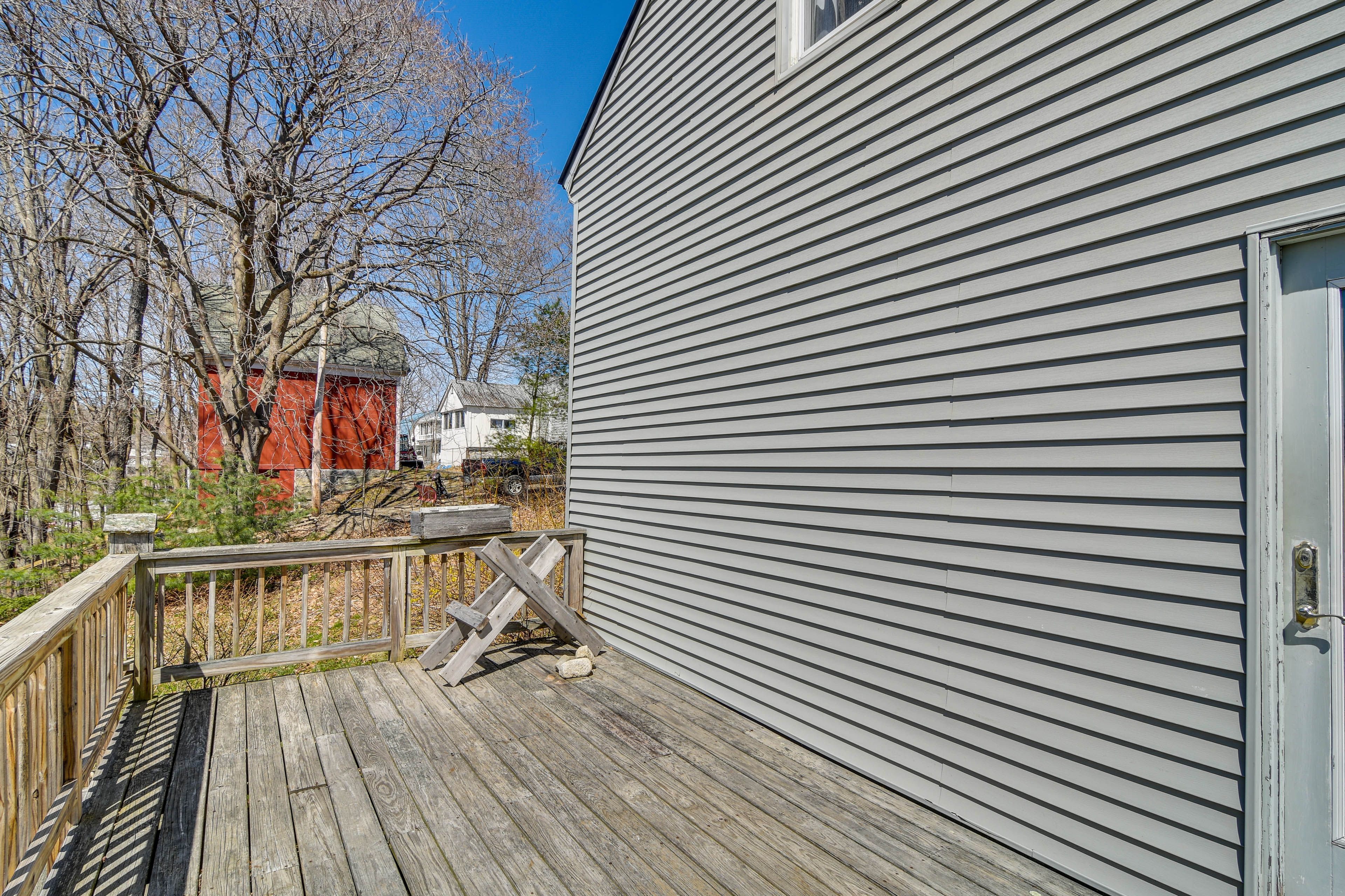 Shared Amenities | Deck | Yard | Lake Access