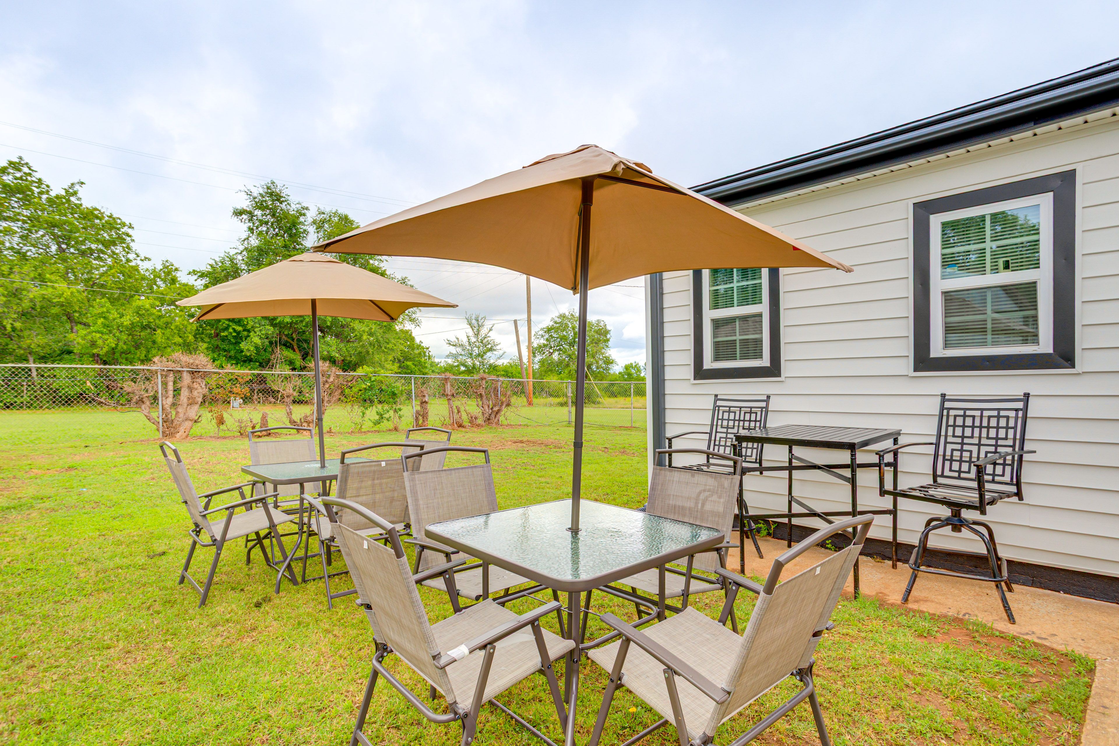 Private Backyard | Outdoor Dining Area
