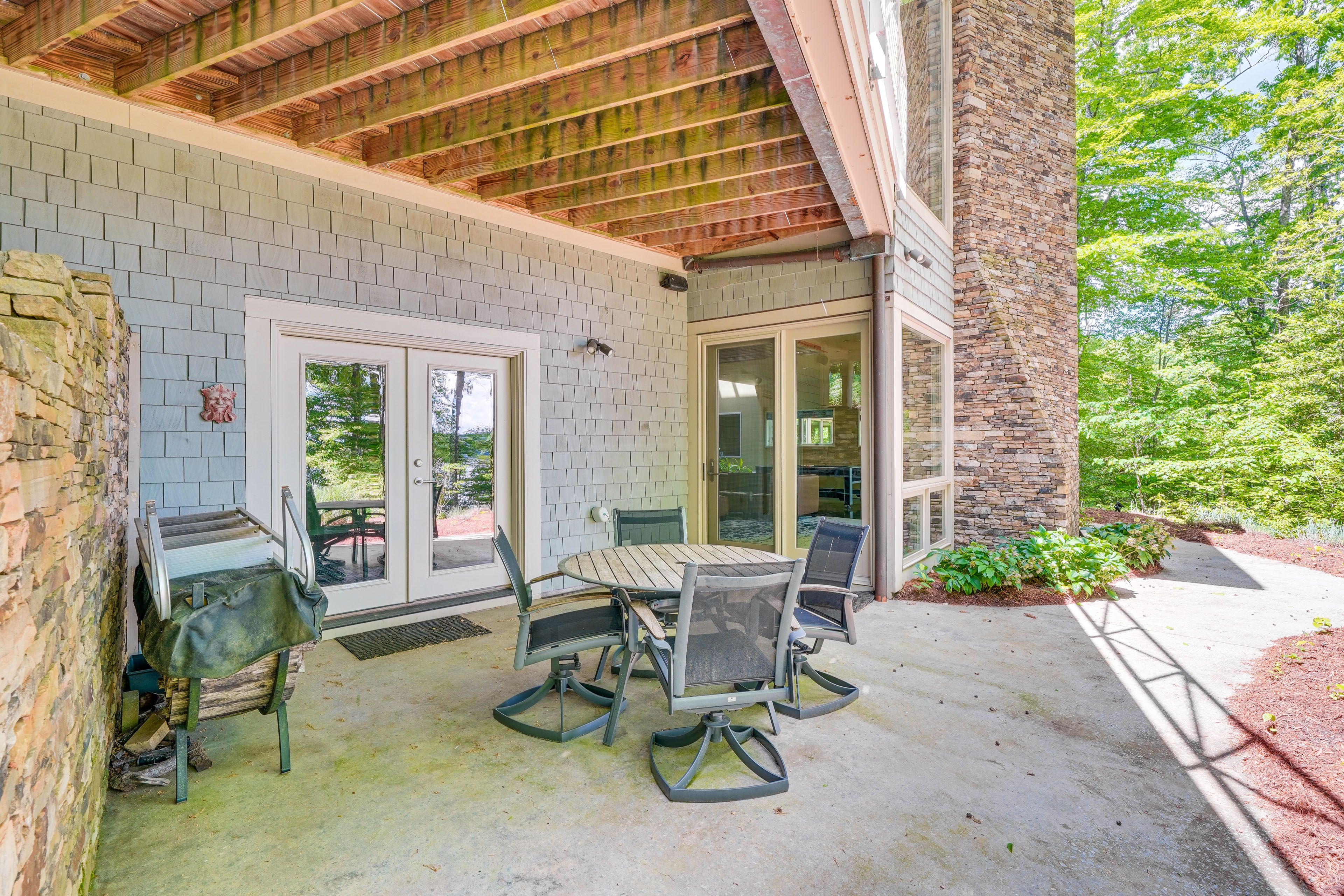 Covered Patio | Outdoor Seating