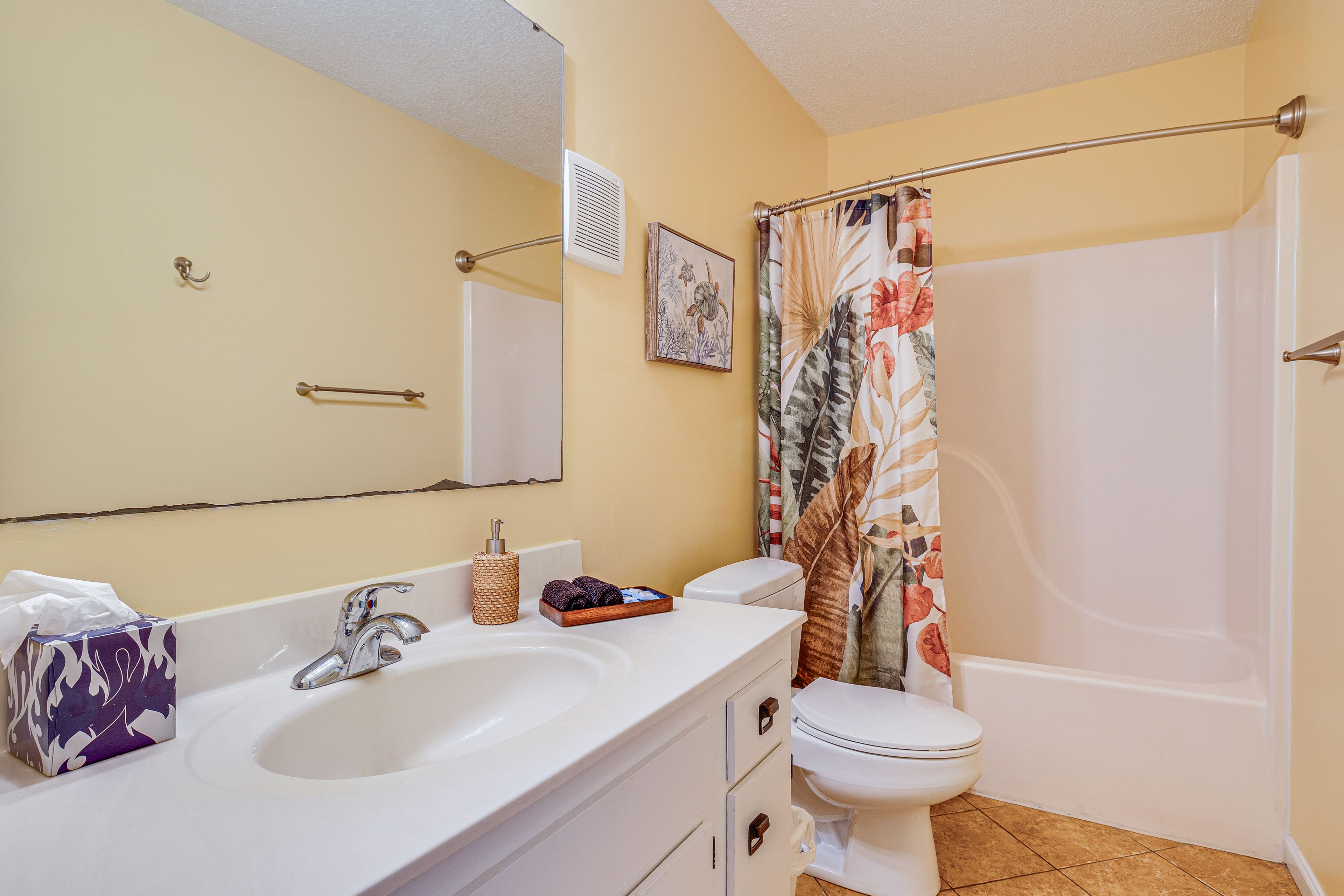 Full Bathroom | Towels Provided