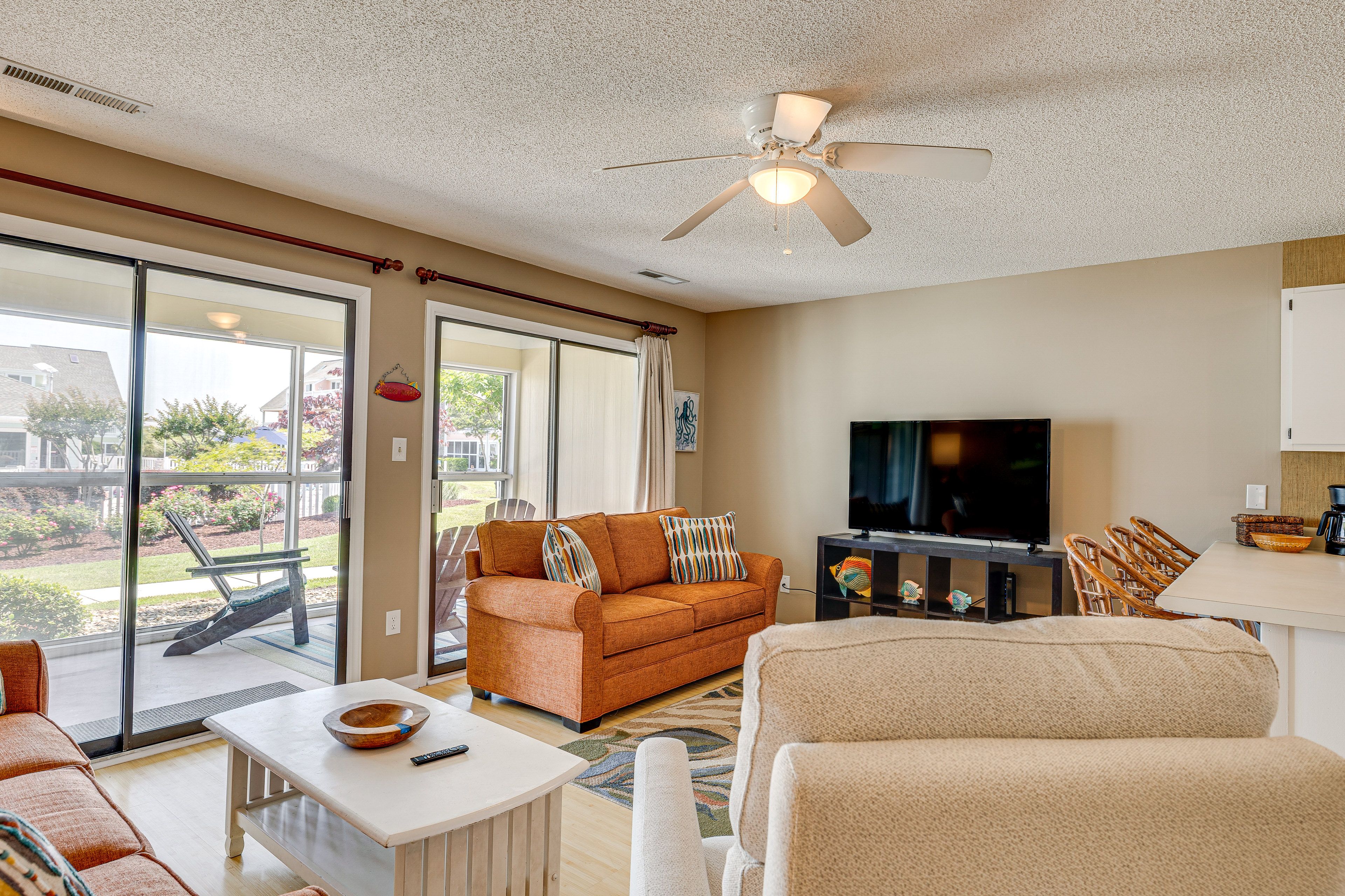 Living Room | Single-Story Condo | Central A/C & Heating | Smart TV