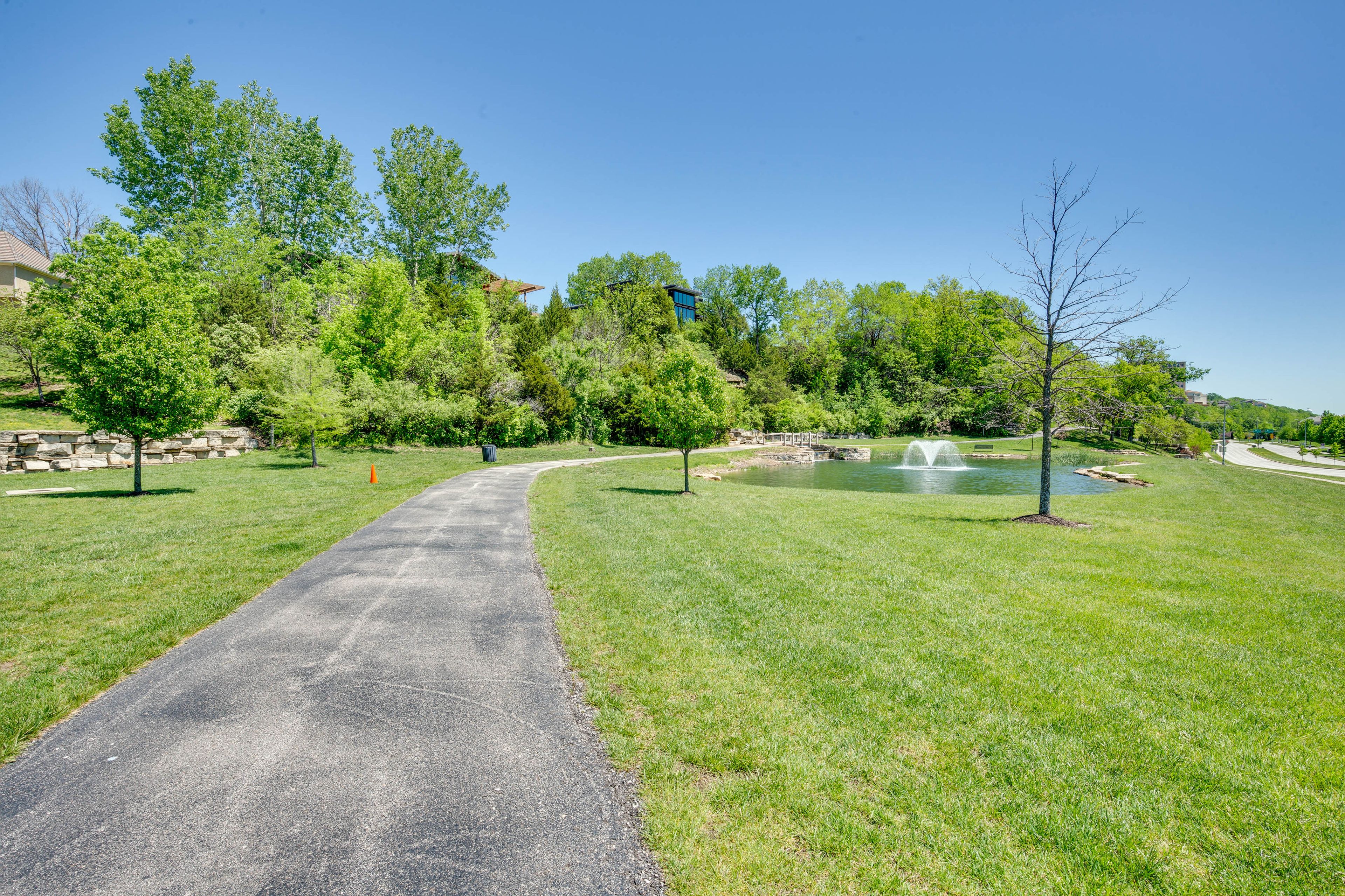 Neighborhood Water Fountain & Trail Access