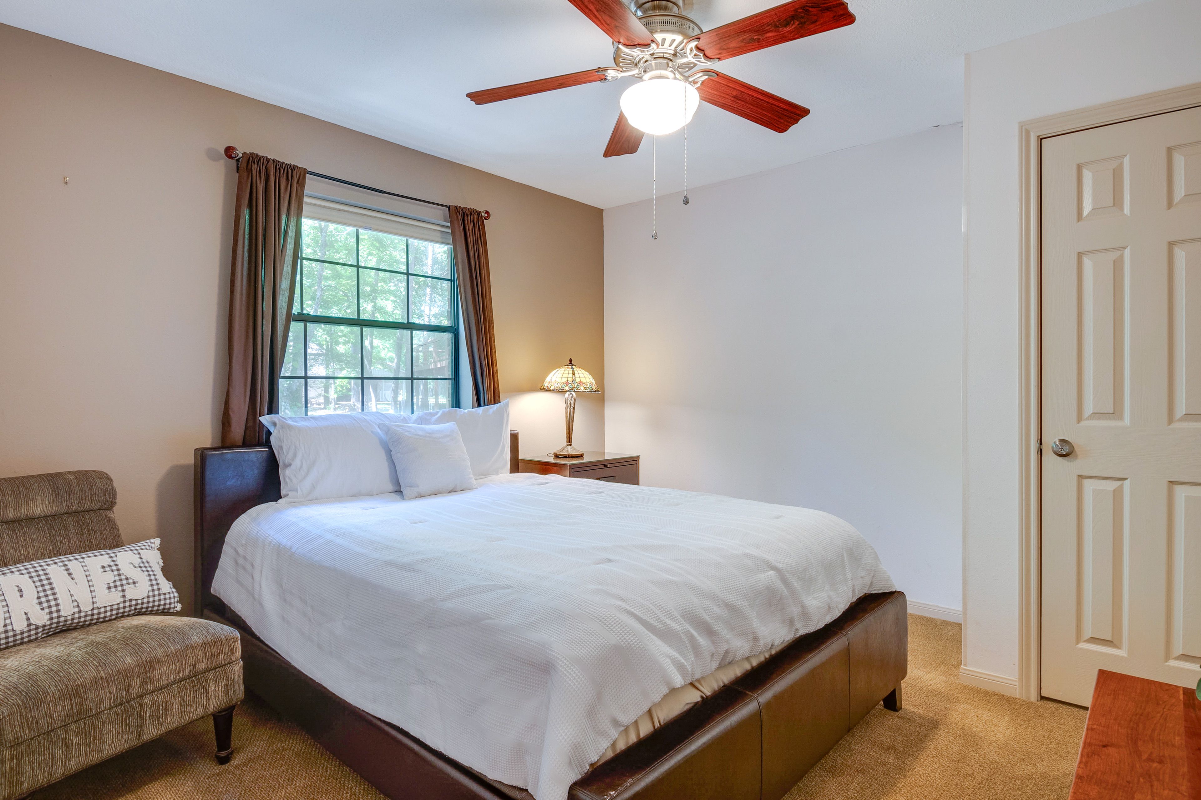 Bedroom 2 | 1st Floor | Queen Bed