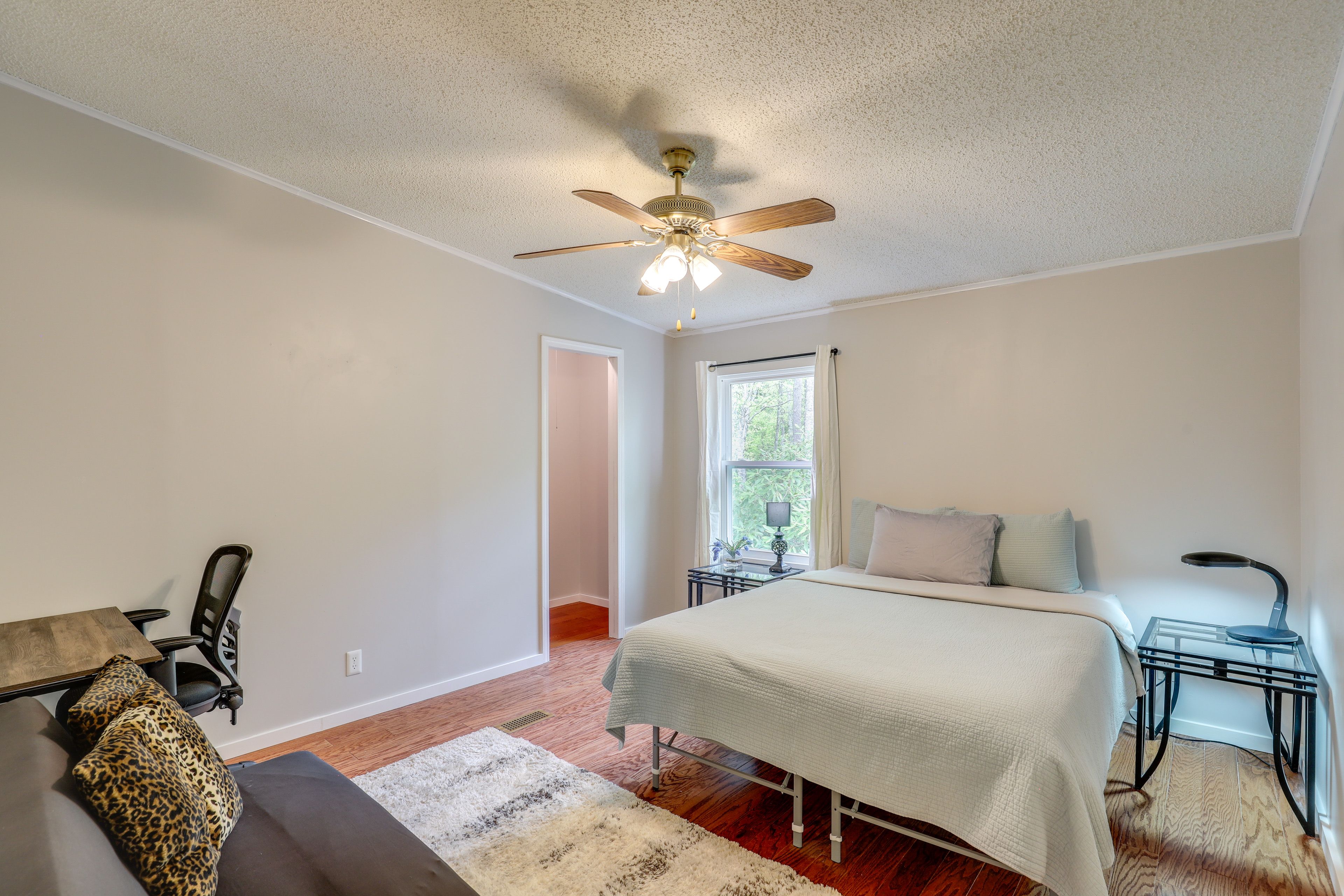 Bedroom 3 | Queen Bed
