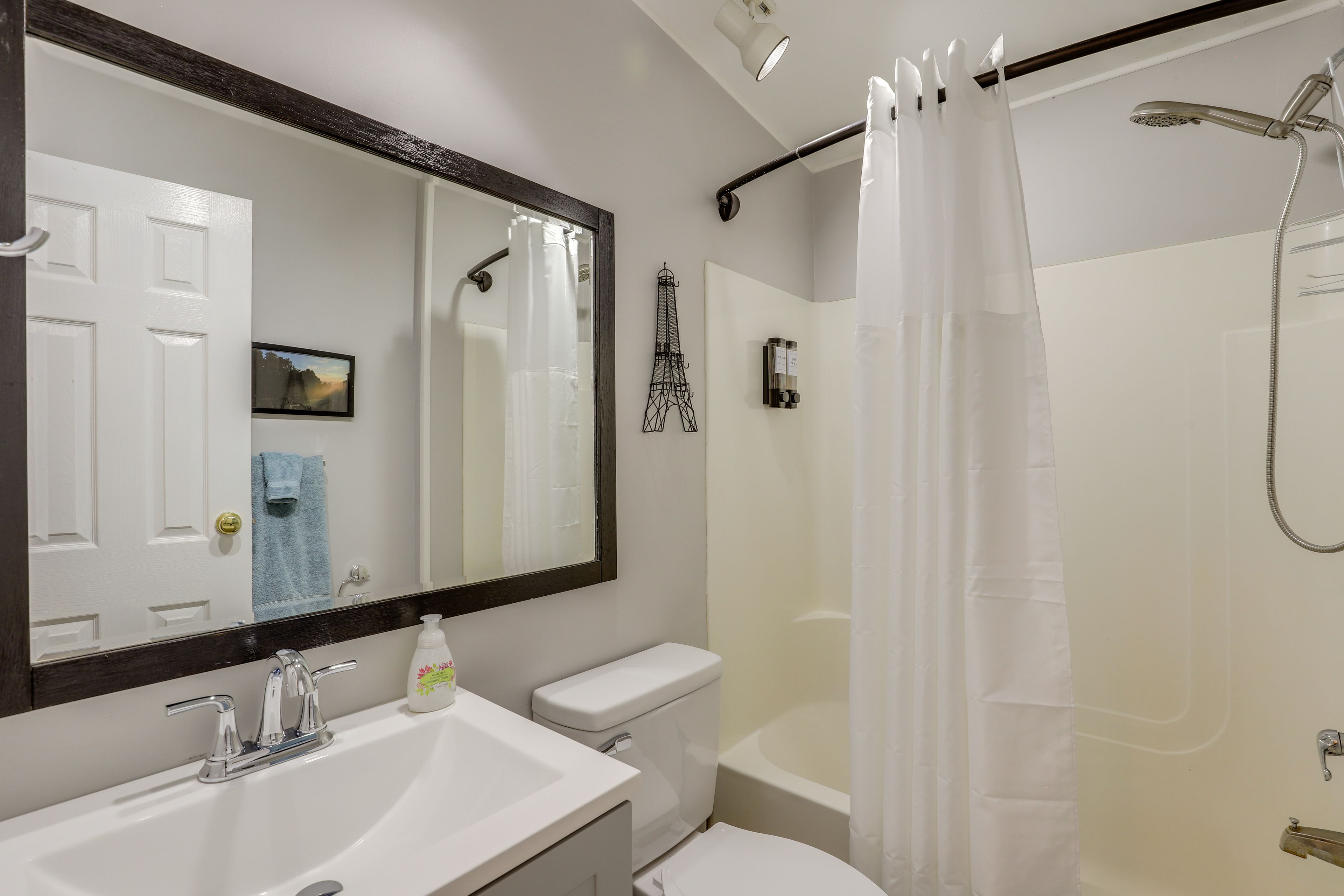 Full Bathroom