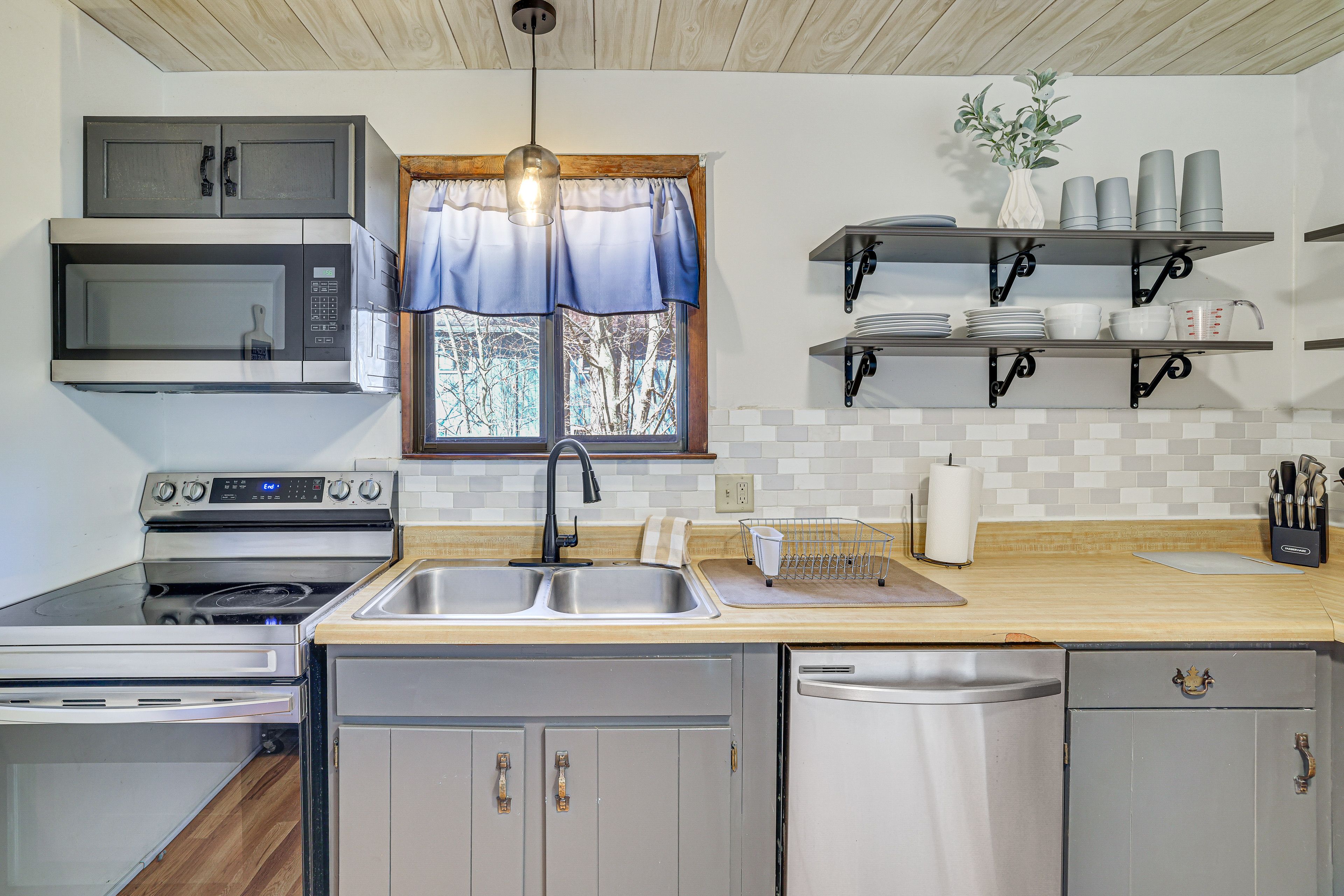 Kitchen | 1st Floor | Cooking Basics | Blender | Toaster